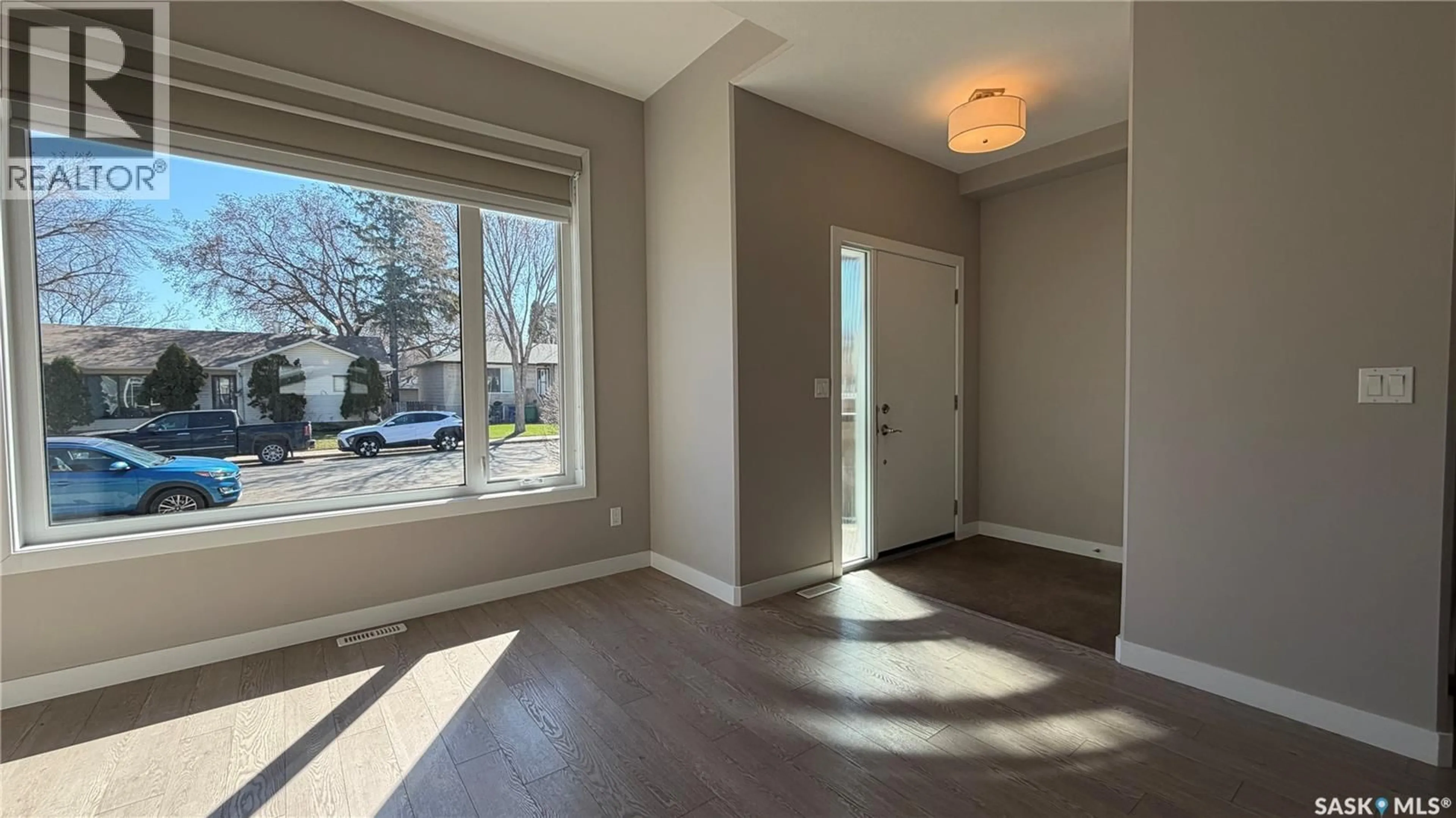 Indoor entryway for 2212 ST PATRICK AVENUE, Saskatoon Saskatchewan S7M0L3