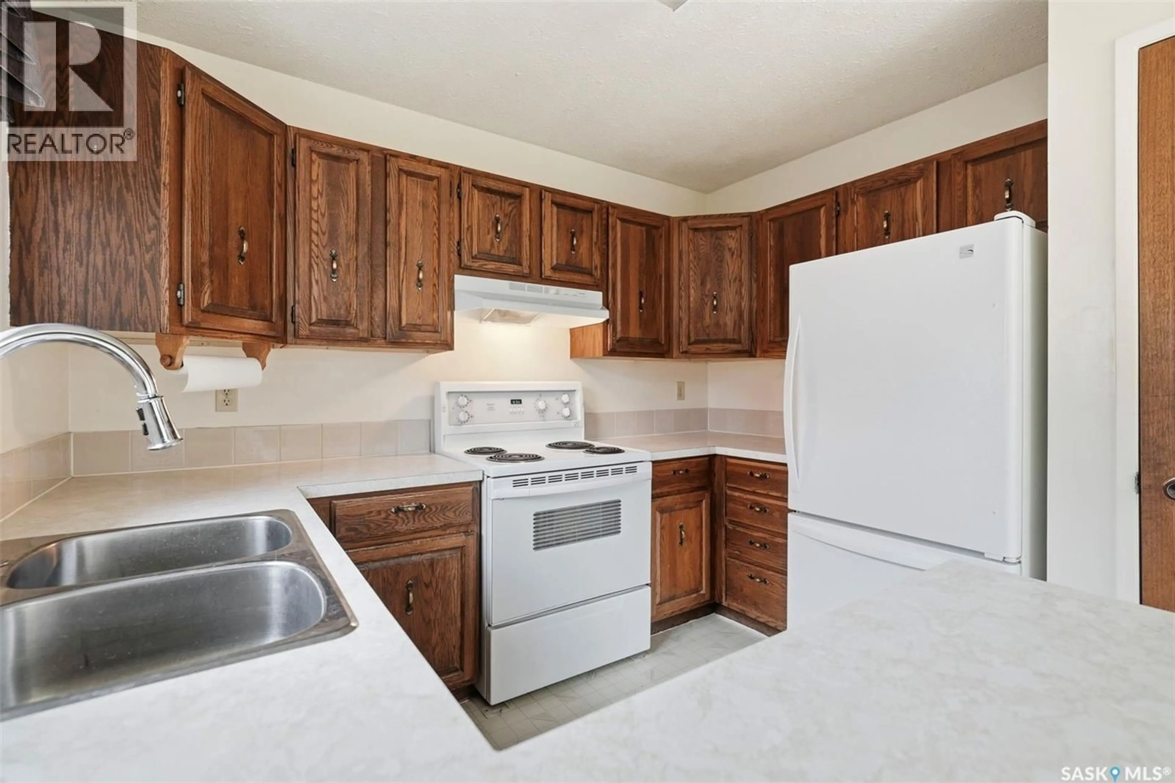 Standard kitchen, unknown for 230 SILVERWOOD ROAD, Saskatoon Saskatchewan S7K5R9