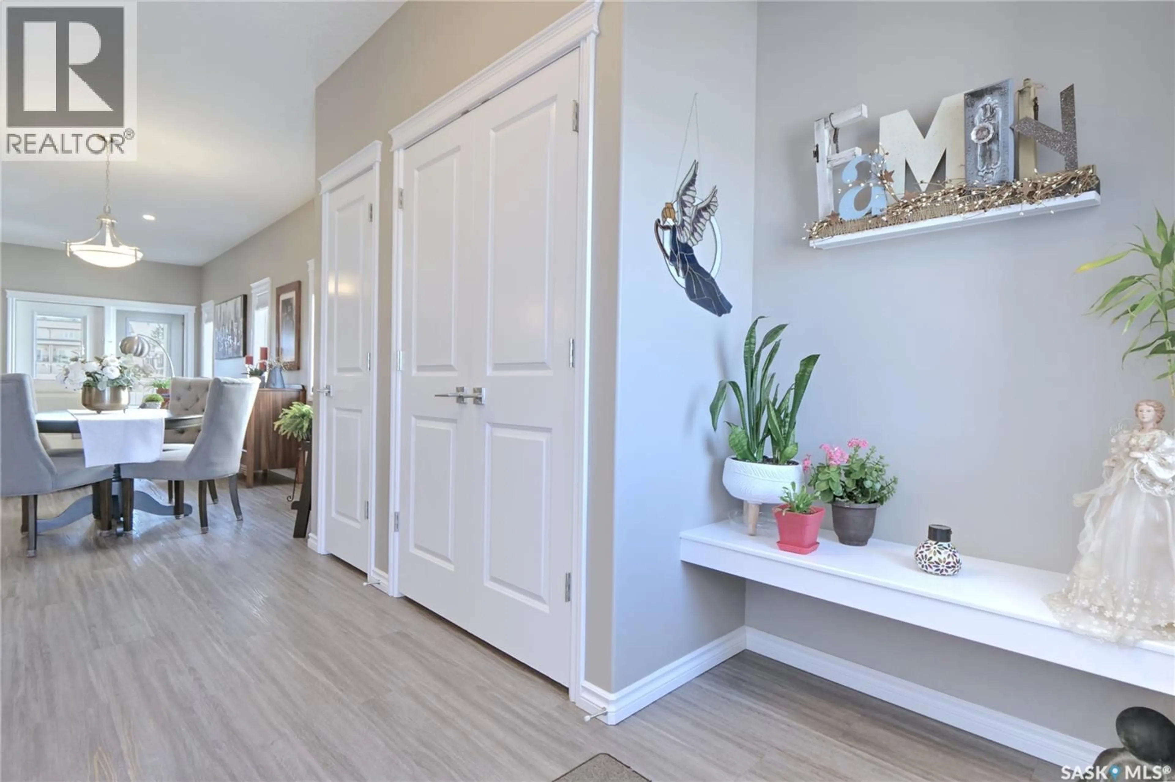 Indoor entryway for 301 - 1015 BRADLEY STREET, Moose Jaw Saskatchewan S6H5Y4