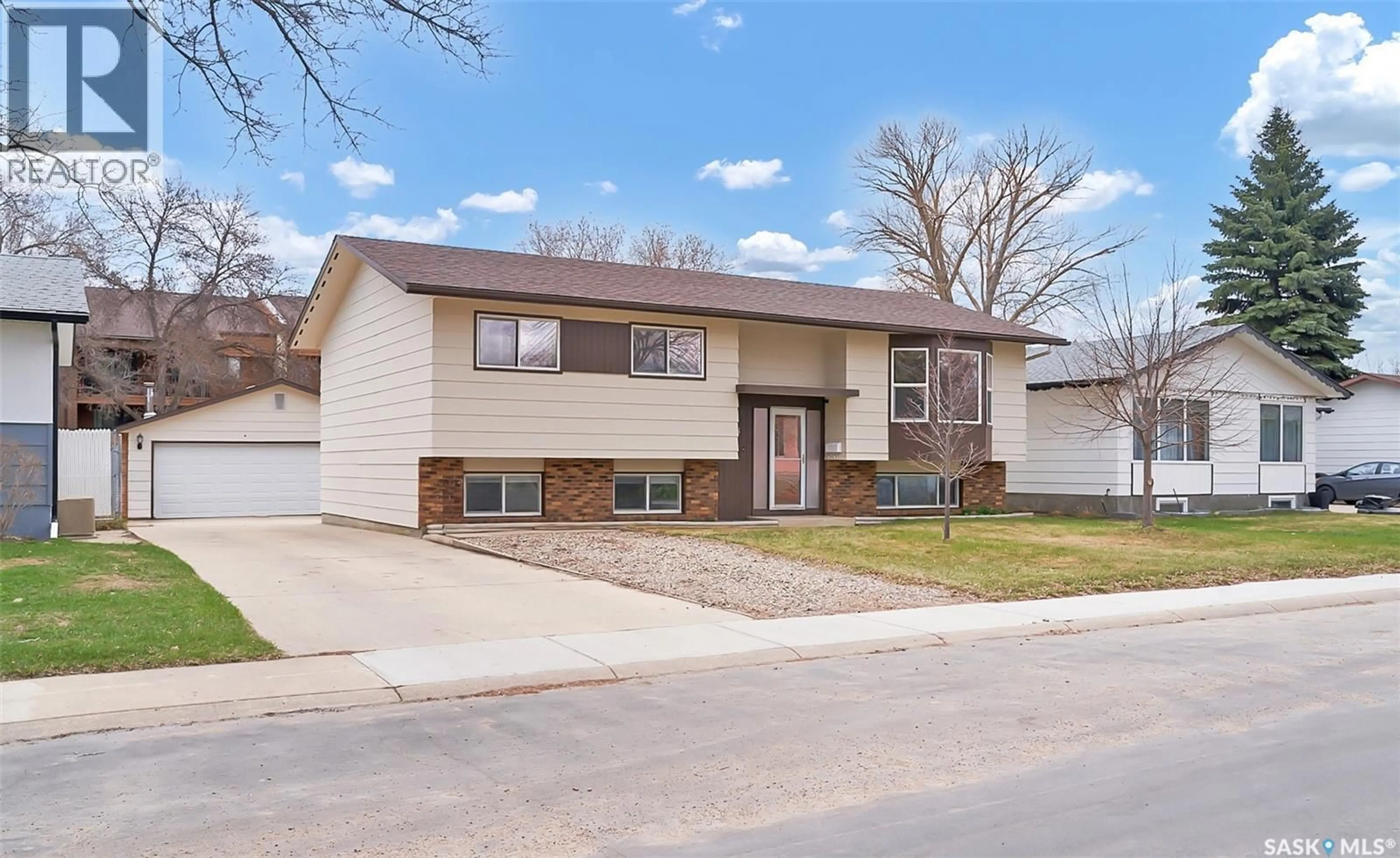 Home with vinyl exterior material, street for 118 STONE TERRACE, Saskatoon Saskatchewan S7M4J5