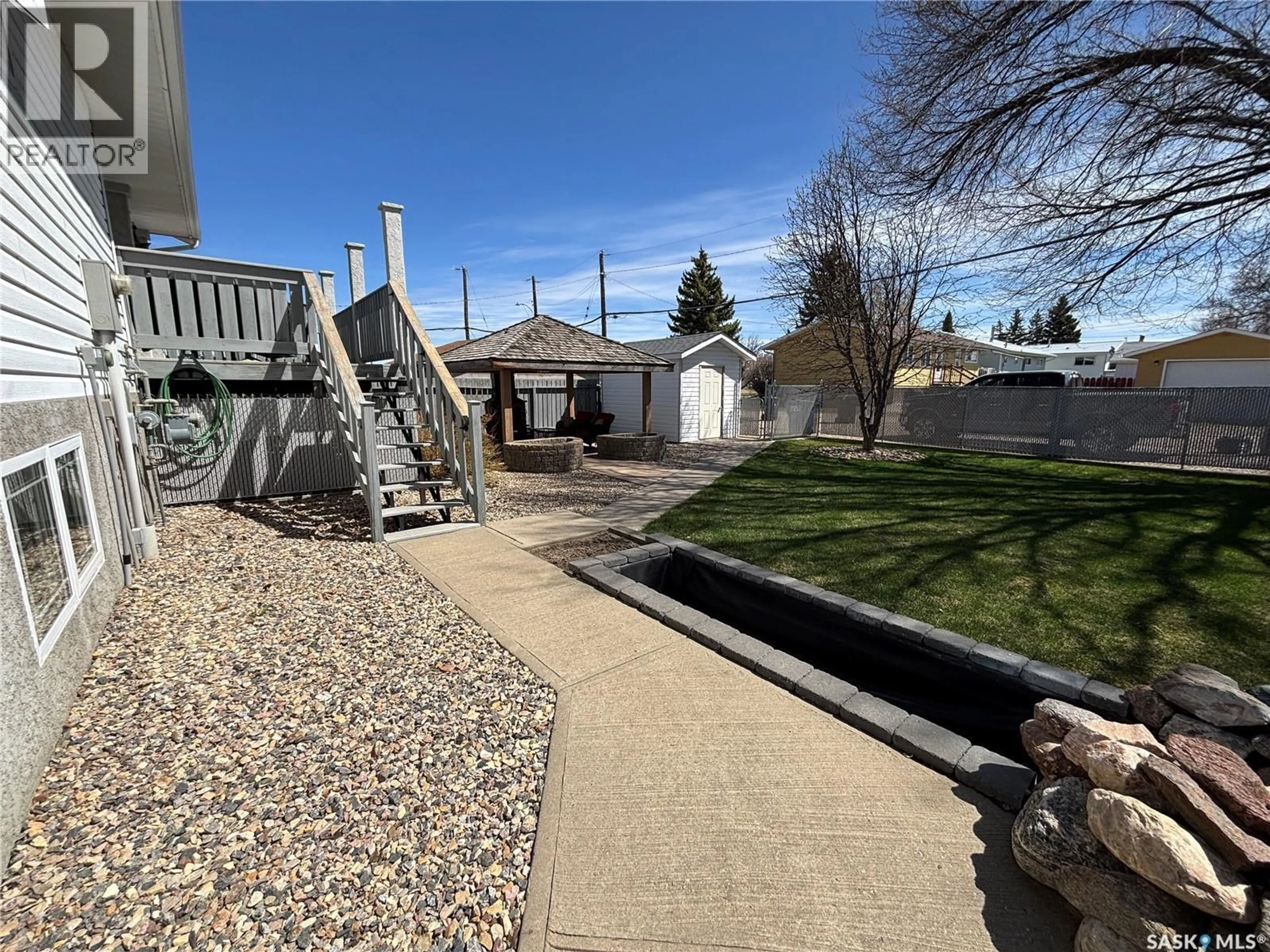 A pic from outside/outdoor area/front of a property/back of a property/a pic from drone, street for 404 HERBERT STREET, Maple Creek Saskatchewan S0N1N0
