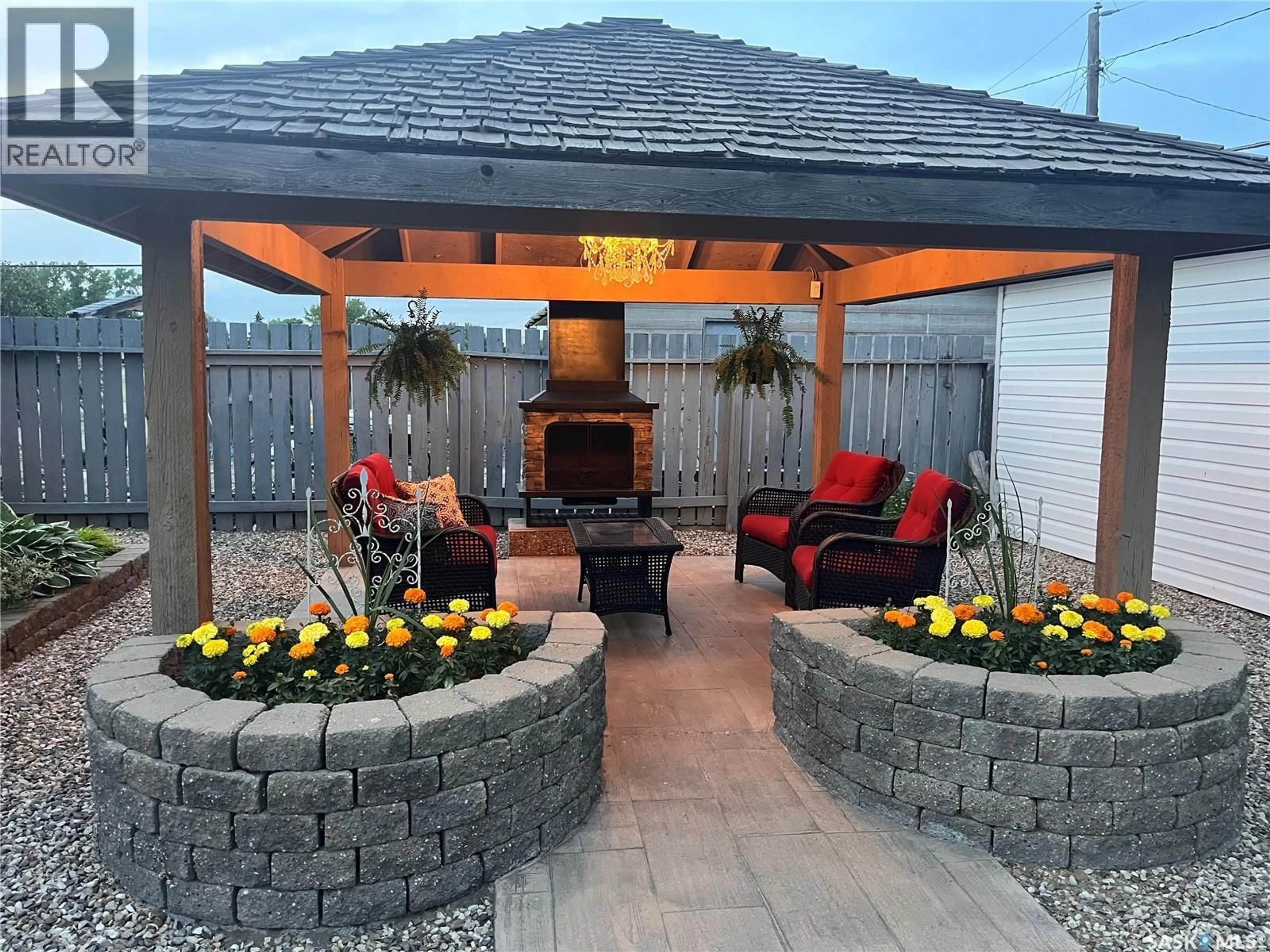 Patio, street for 404 HERBERT STREET, Maple Creek Saskatchewan S0N1N0