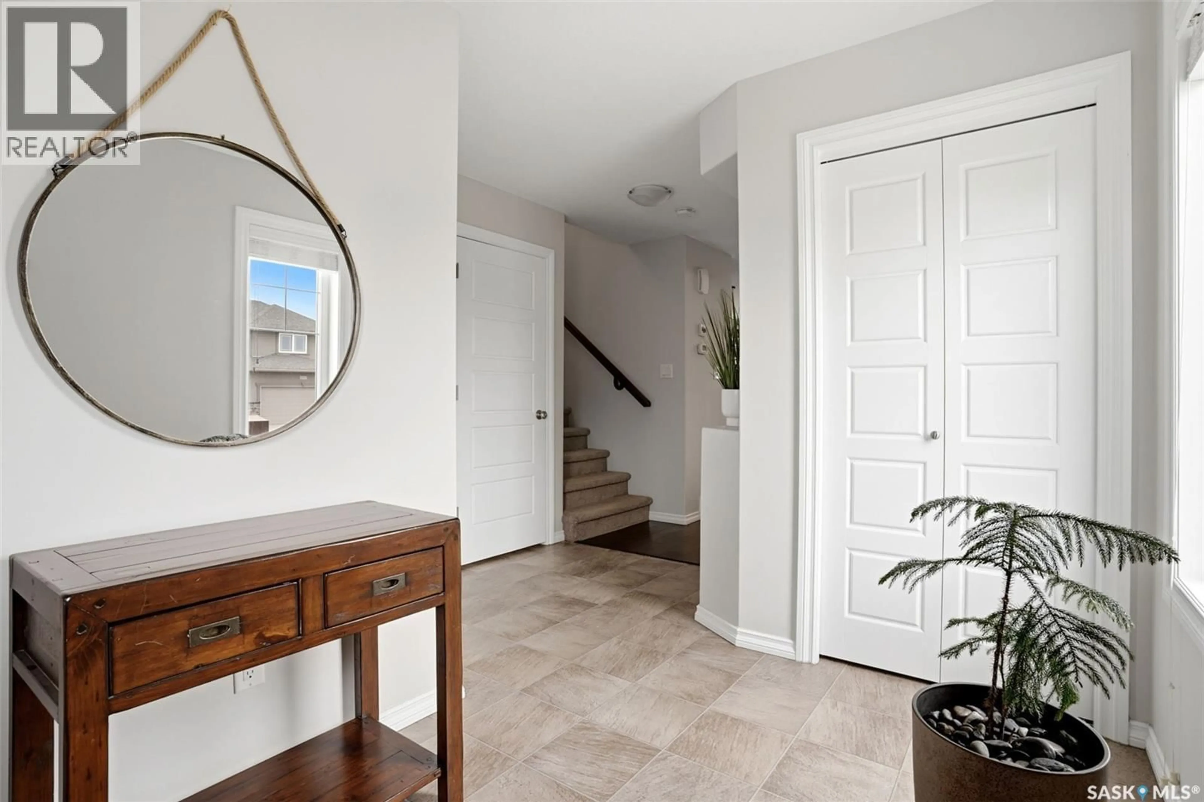 Indoor entryway for 4100 - 157 SANDHILL CRESCENT, Regina Saskatchewan S4V3G9