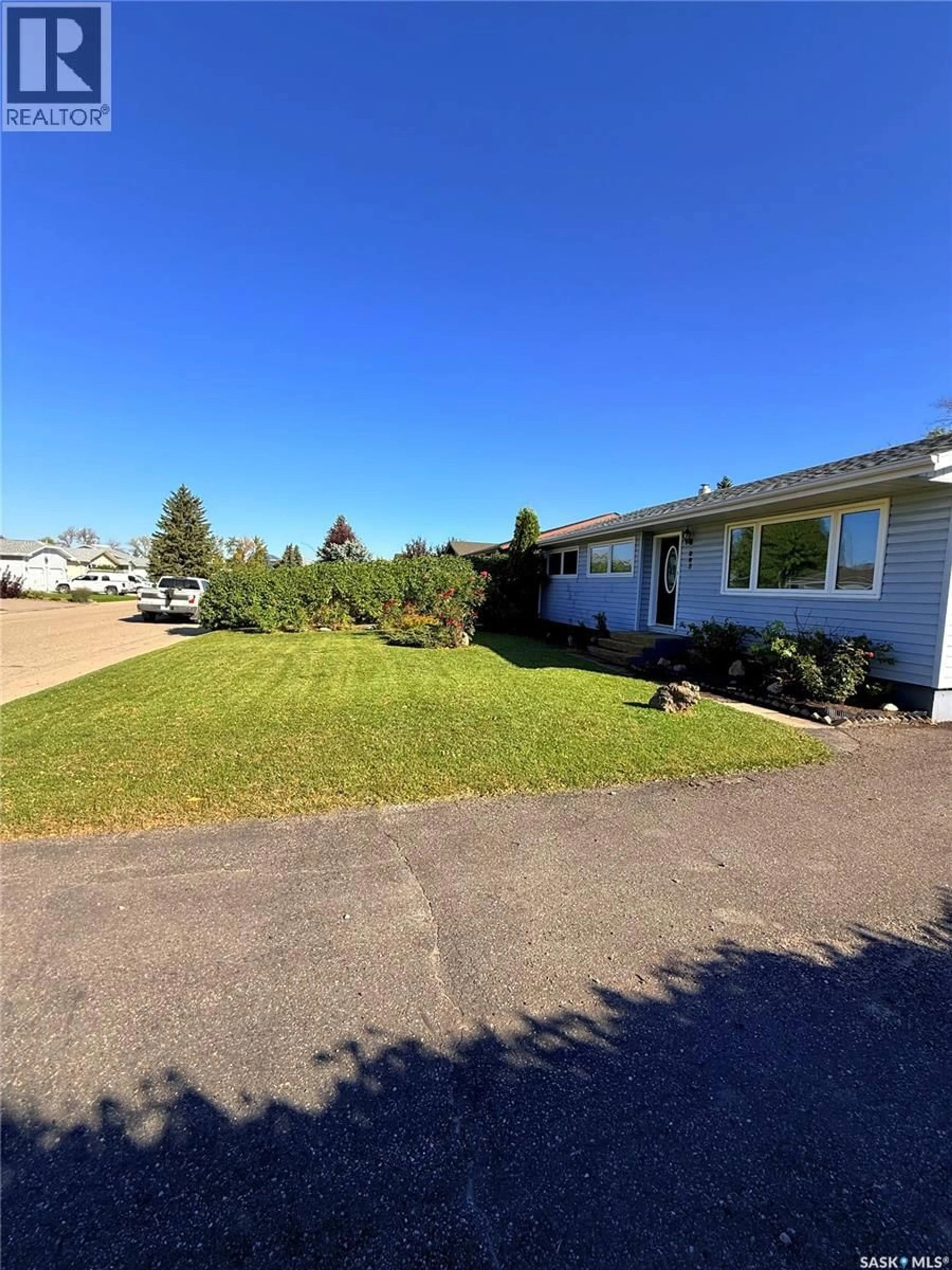 A pic from outside/outdoor area/front of a property/back of a property/a pic from drone, street for 805 STANLEY STREET, Esterhazy Saskatchewan S0A0X0