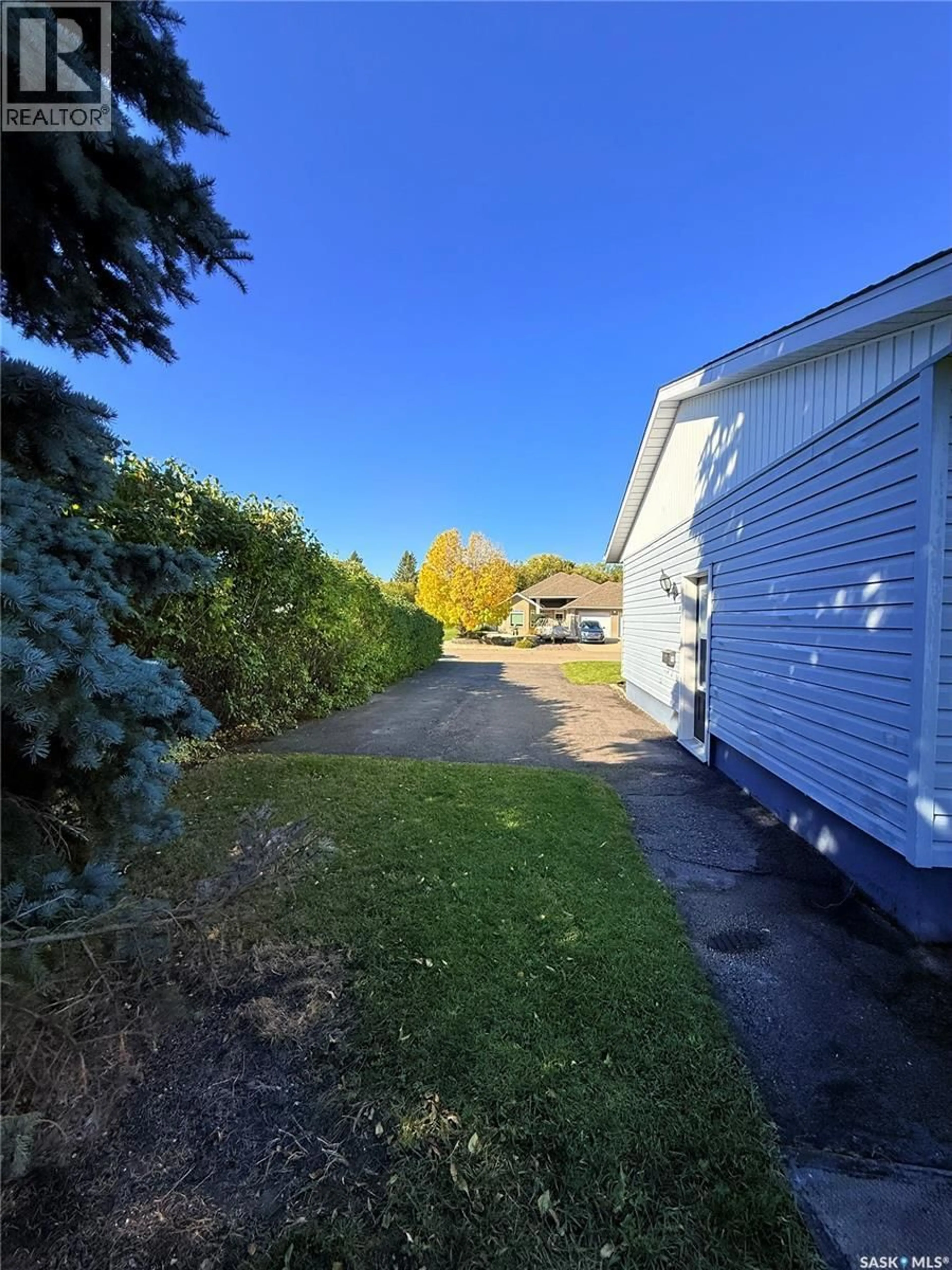 A pic from outside/outdoor area/front of a property/back of a property/a pic from drone, street for 805 STANLEY STREET, Esterhazy Saskatchewan S0A0X0
