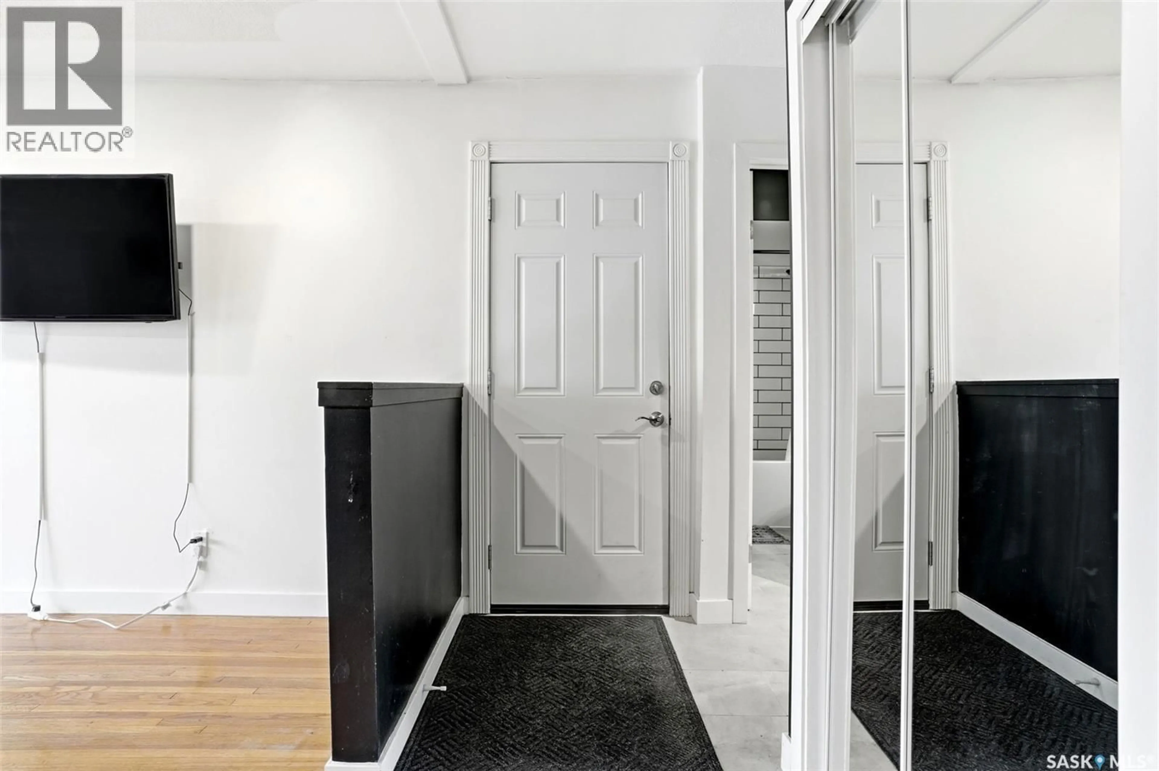 Indoor entryway for 12 FOX GLOVE CRESCENT, Regina Saskatchewan S4S0G9