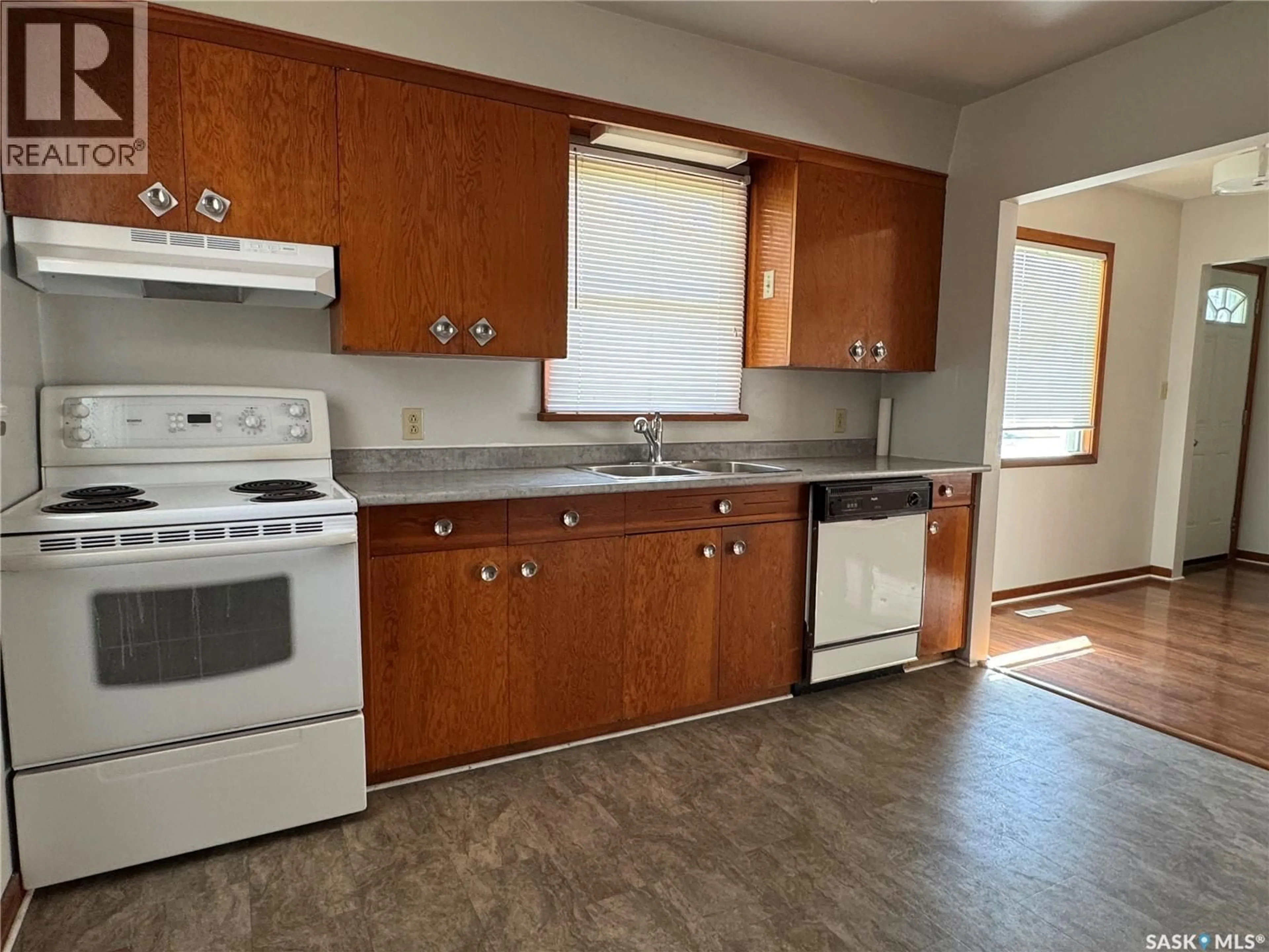 Standard kitchen, unknown for 505 2ND AVENUE, Assiniboia Saskatchewan S0H0B0