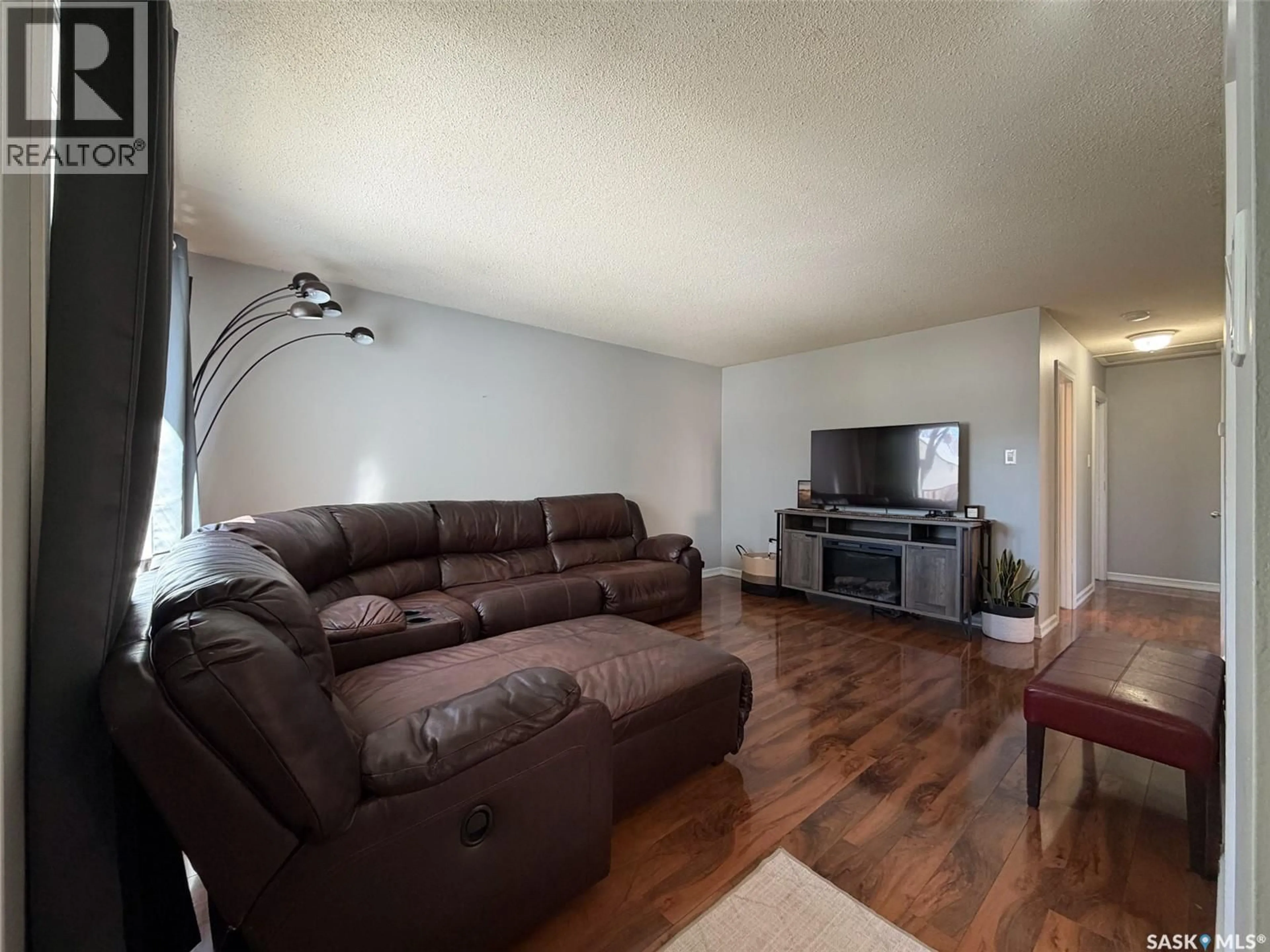 Living room with furniture, unknown for 420 1ST STREET, Shaunavon Saskatchewan S0N2M0
