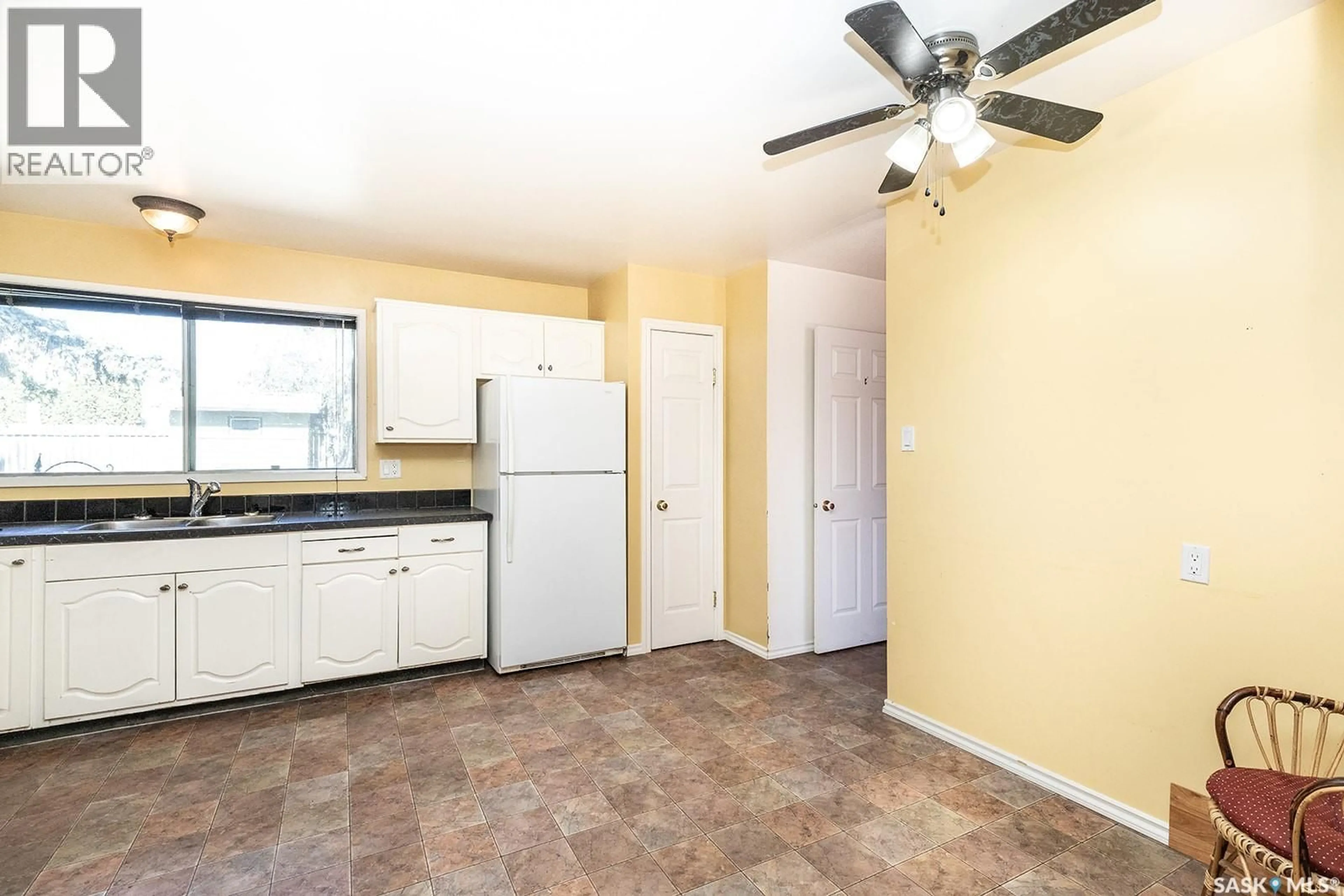 Standard kitchen, ceramic/tile floor for 1742 RICHARDSON ROAD, Saskatoon Saskatchewan S7L4B5