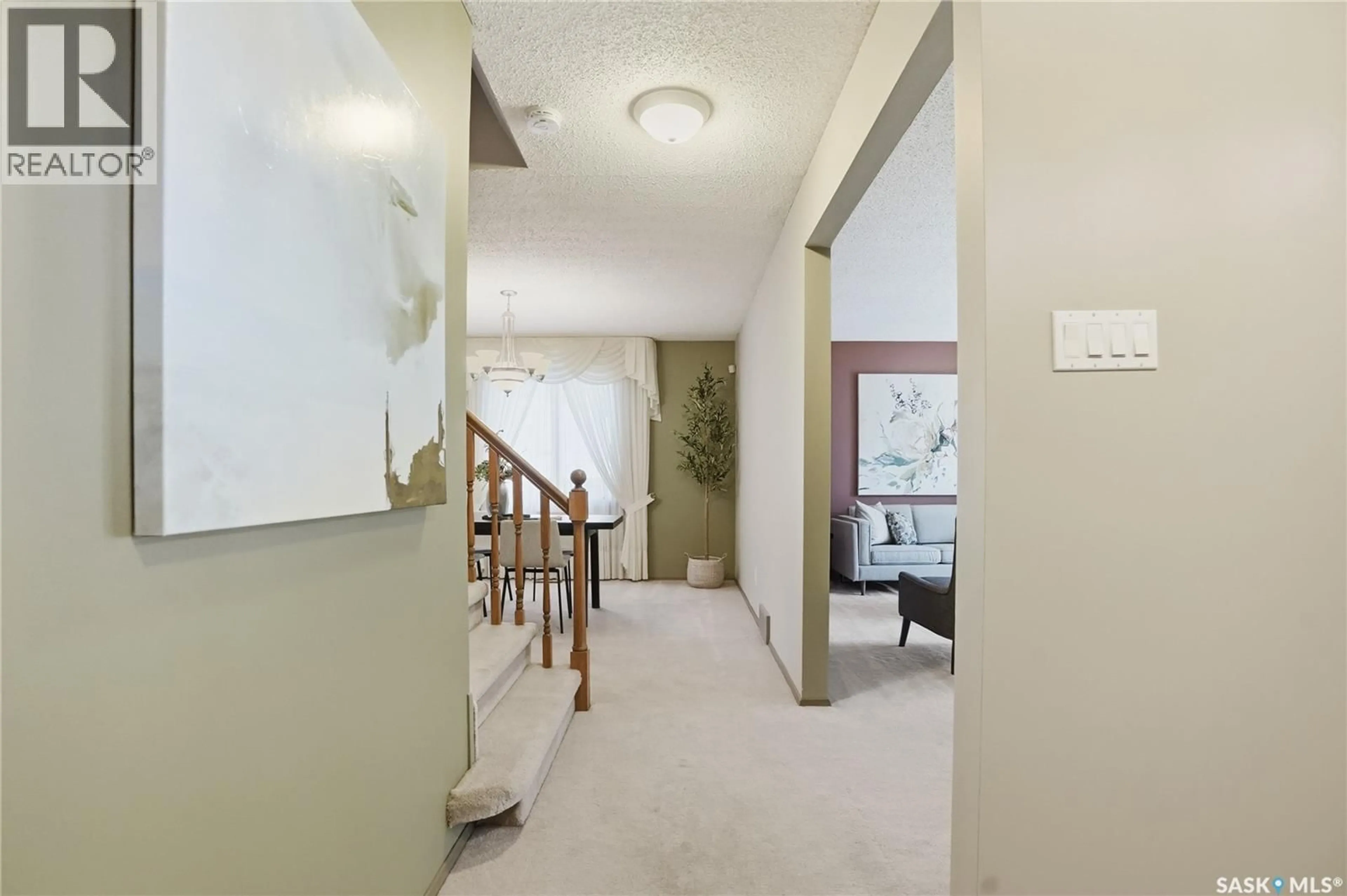 Indoor foyer for 238 HAIGHT PLACE, Saskatoon Saskatchewan S7H4W2