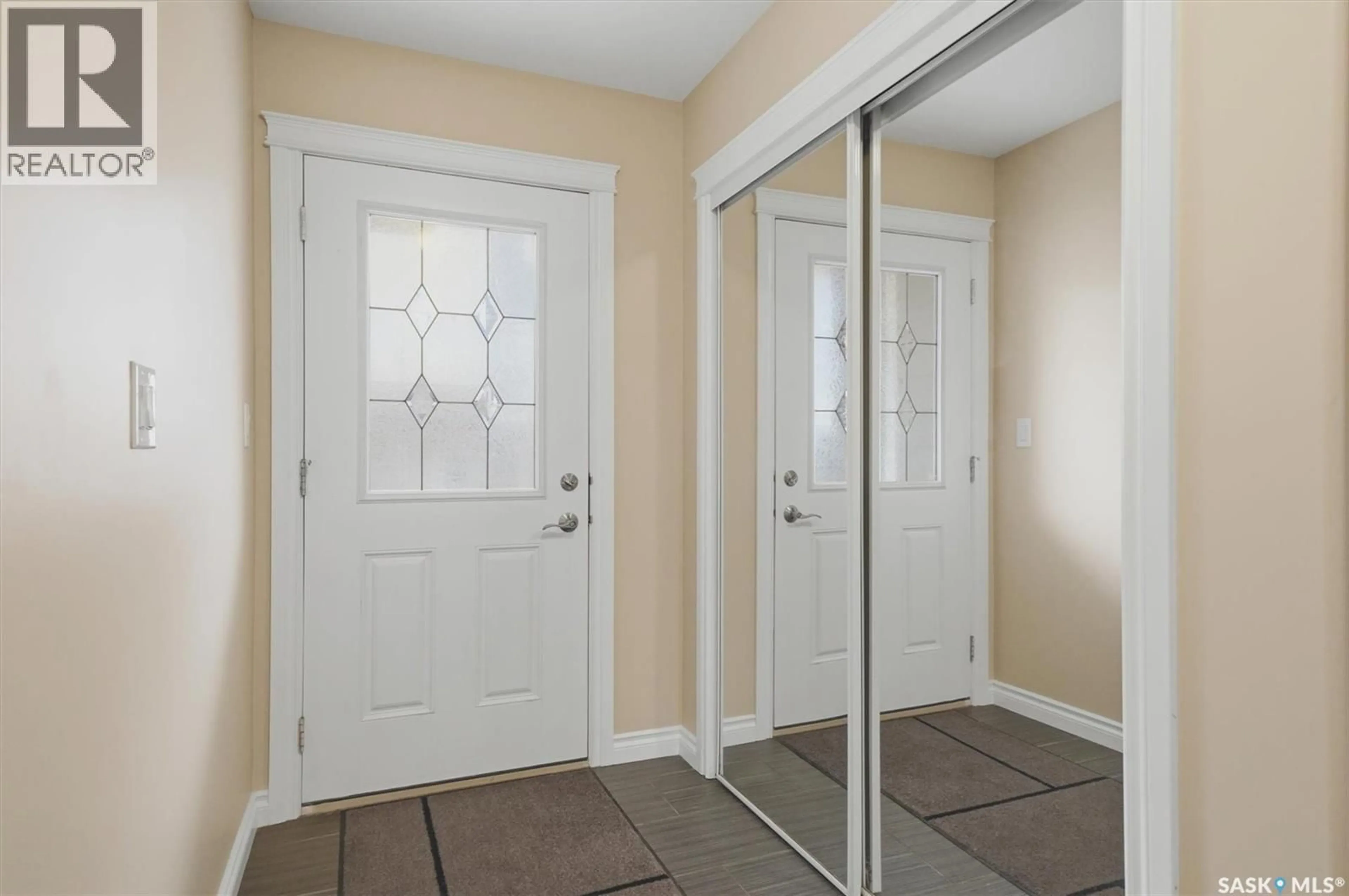 Indoor entryway for 212 - 408 WILLIS CRESCENT, Saskatoon Saskatchewan S7T0R6