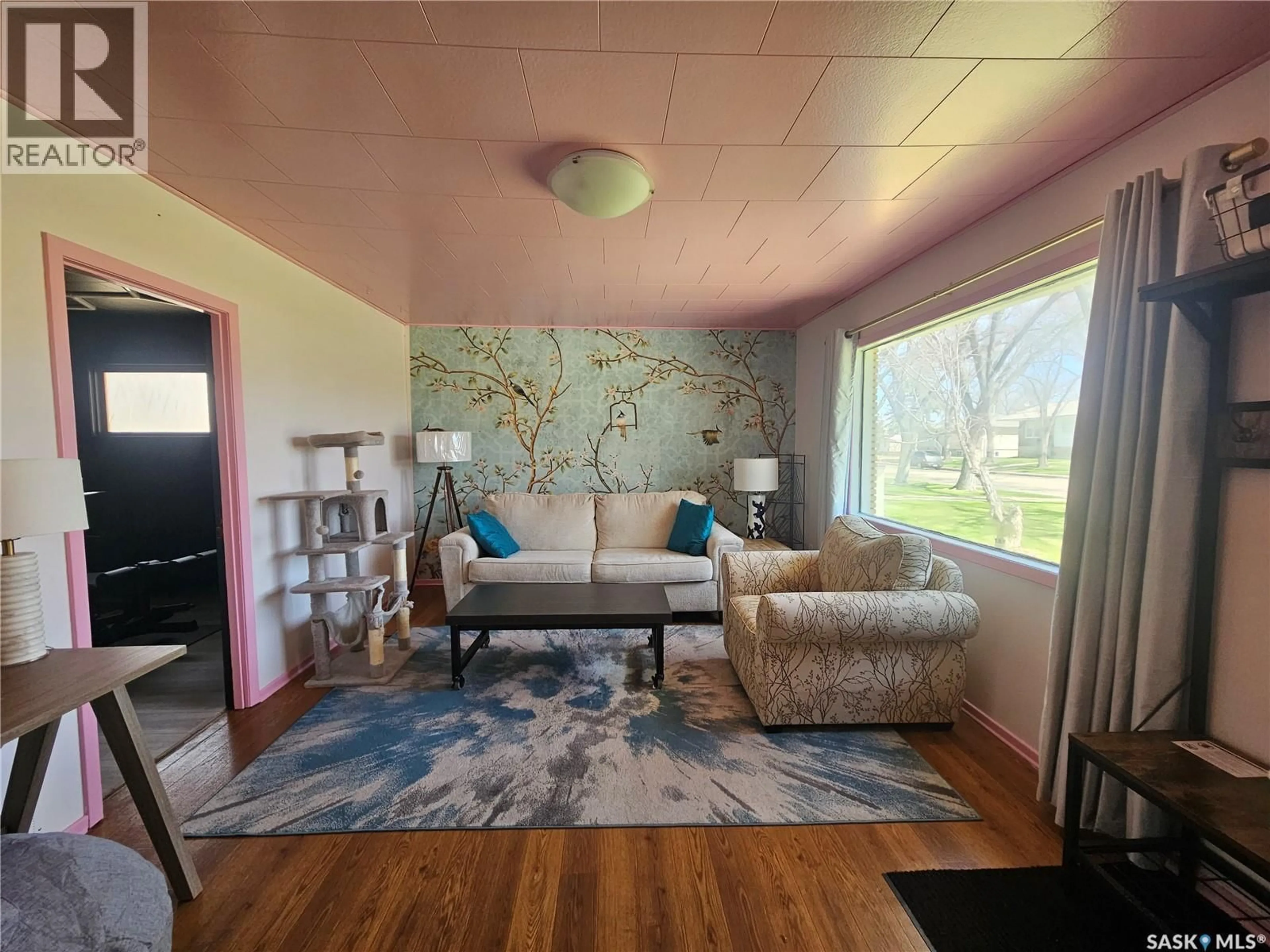 Living room with furniture, unknown for 421 3RD STREET, Shaunavon Saskatchewan S0N2M0