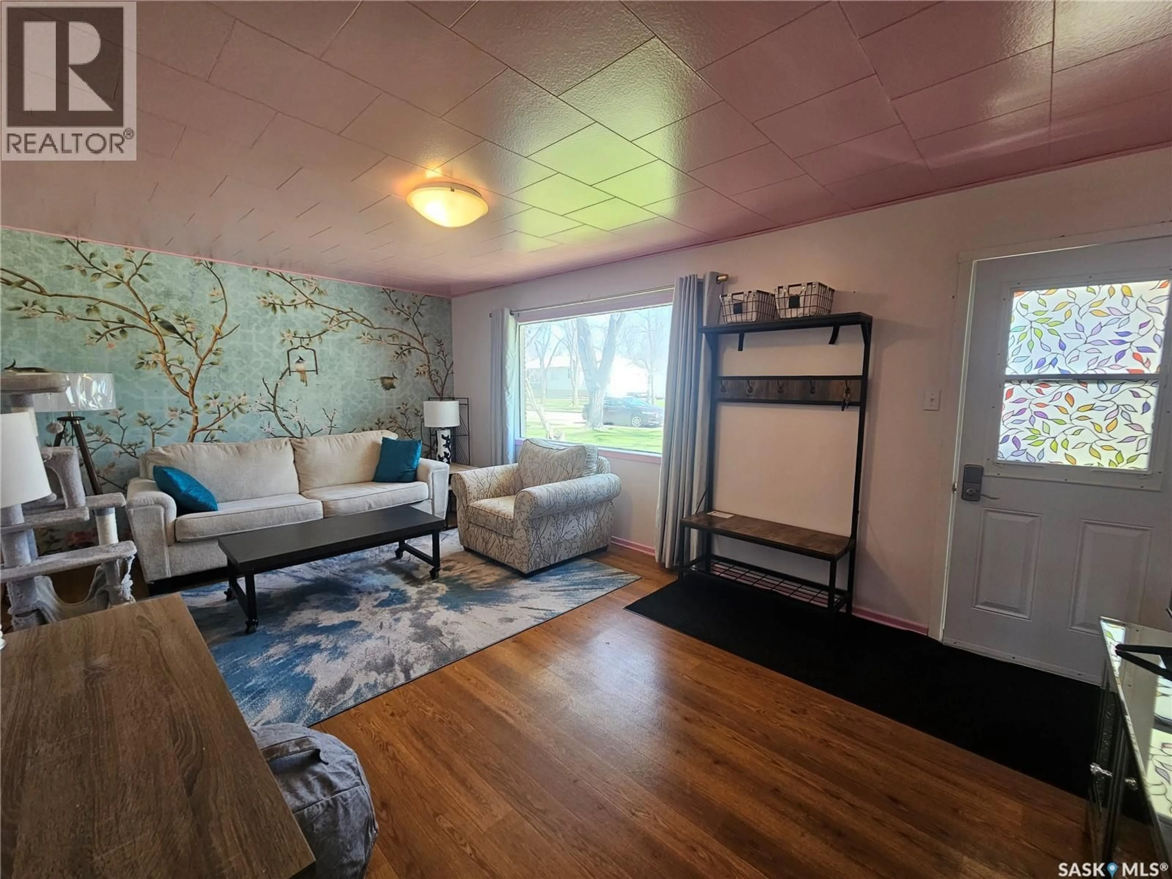 Living room with furniture, unknown for 421 3RD STREET, Shaunavon Saskatchewan S0N2M0