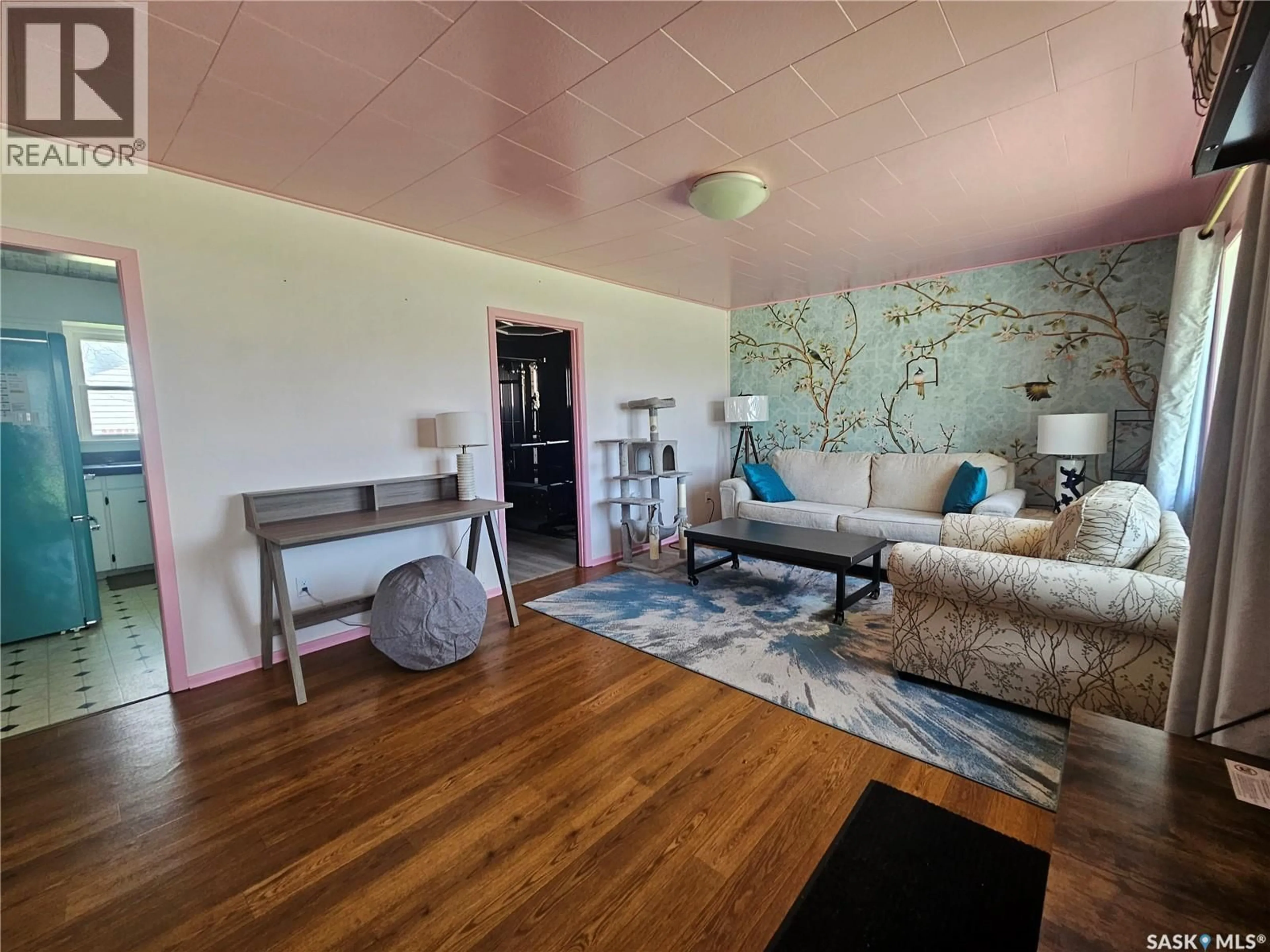 Living room with furniture, unknown for 421 3RD STREET, Shaunavon Saskatchewan S0N2M0