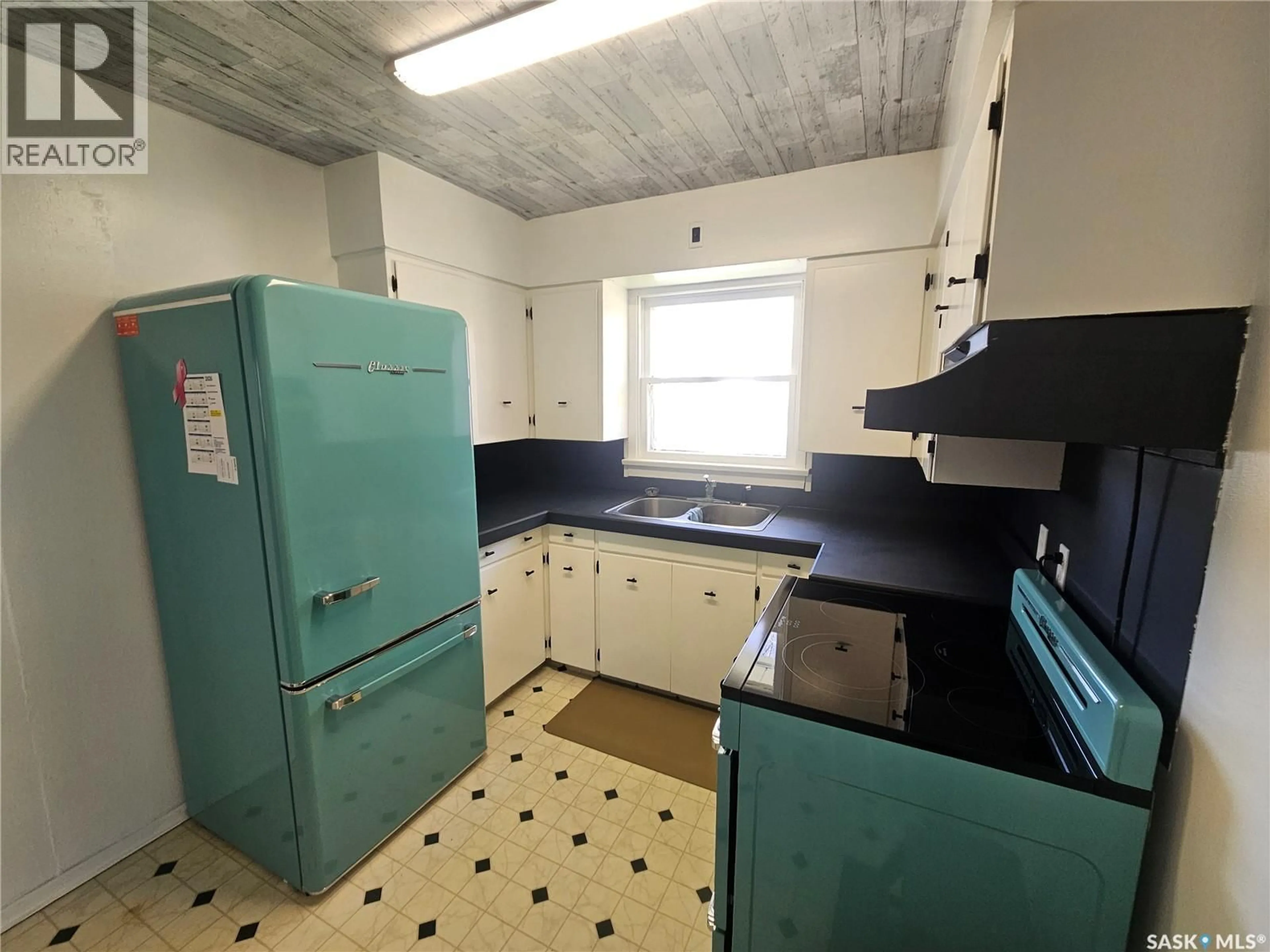 Standard kitchen, cement floor for 421 3RD STREET, Shaunavon Saskatchewan S0N2M0