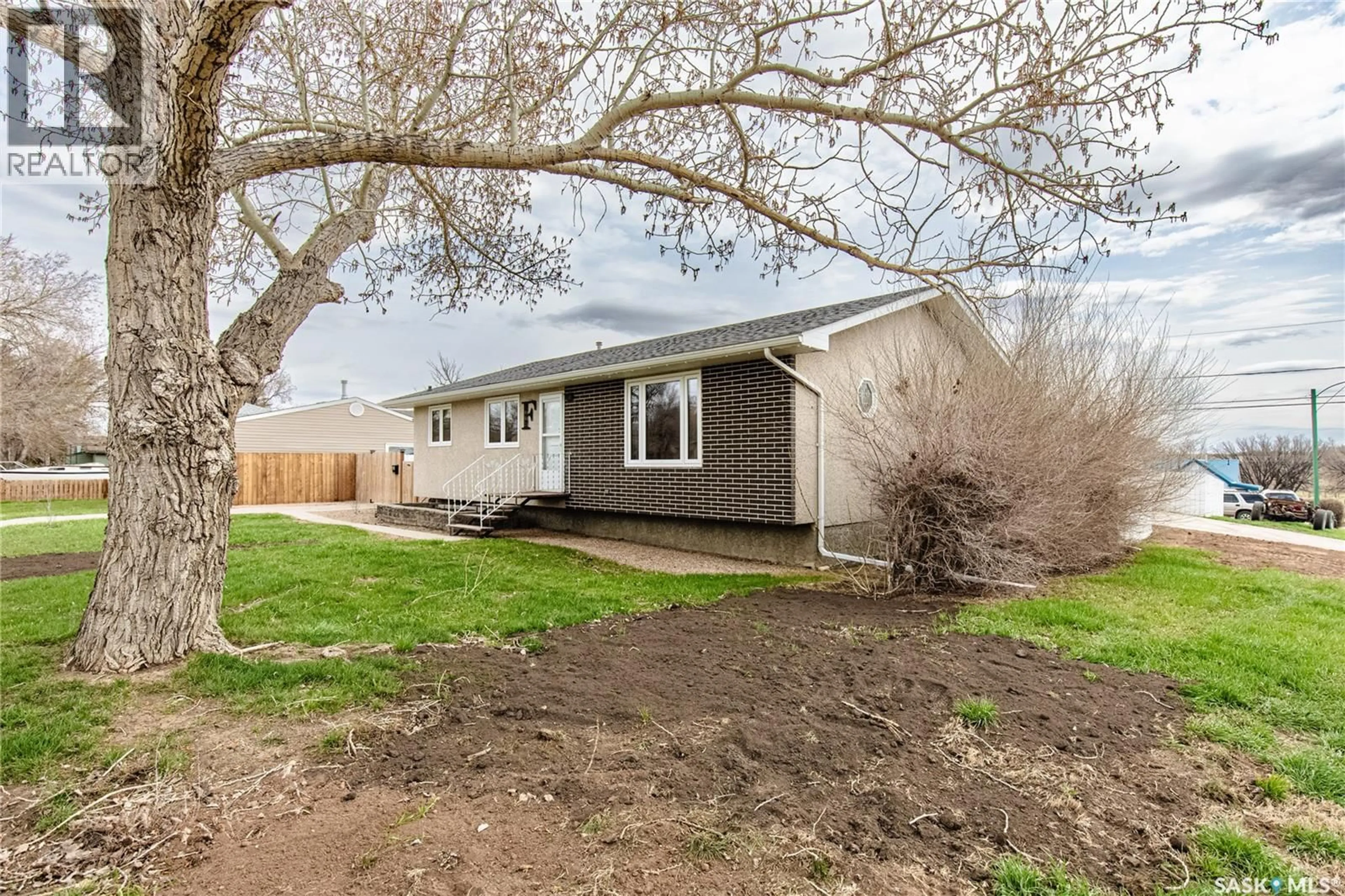 Home with vinyl exterior material, street for 1003 OMINICA STREET, Moose Jaw Saskatchewan S6H0J4