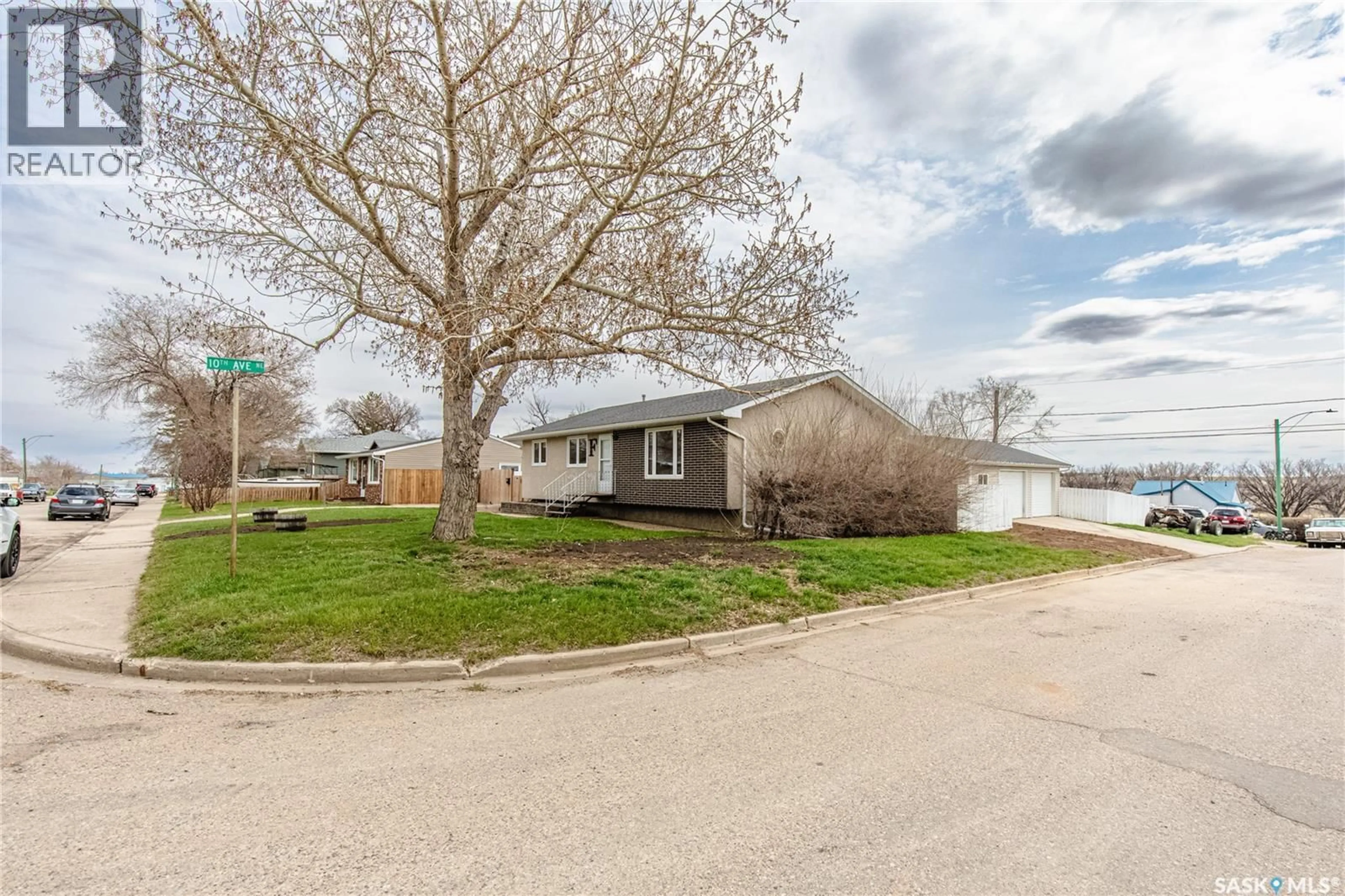 A pic from outside/outdoor area/front of a property/back of a property/a pic from drone, street for 1003 OMINICA STREET, Moose Jaw Saskatchewan S6H0J4
