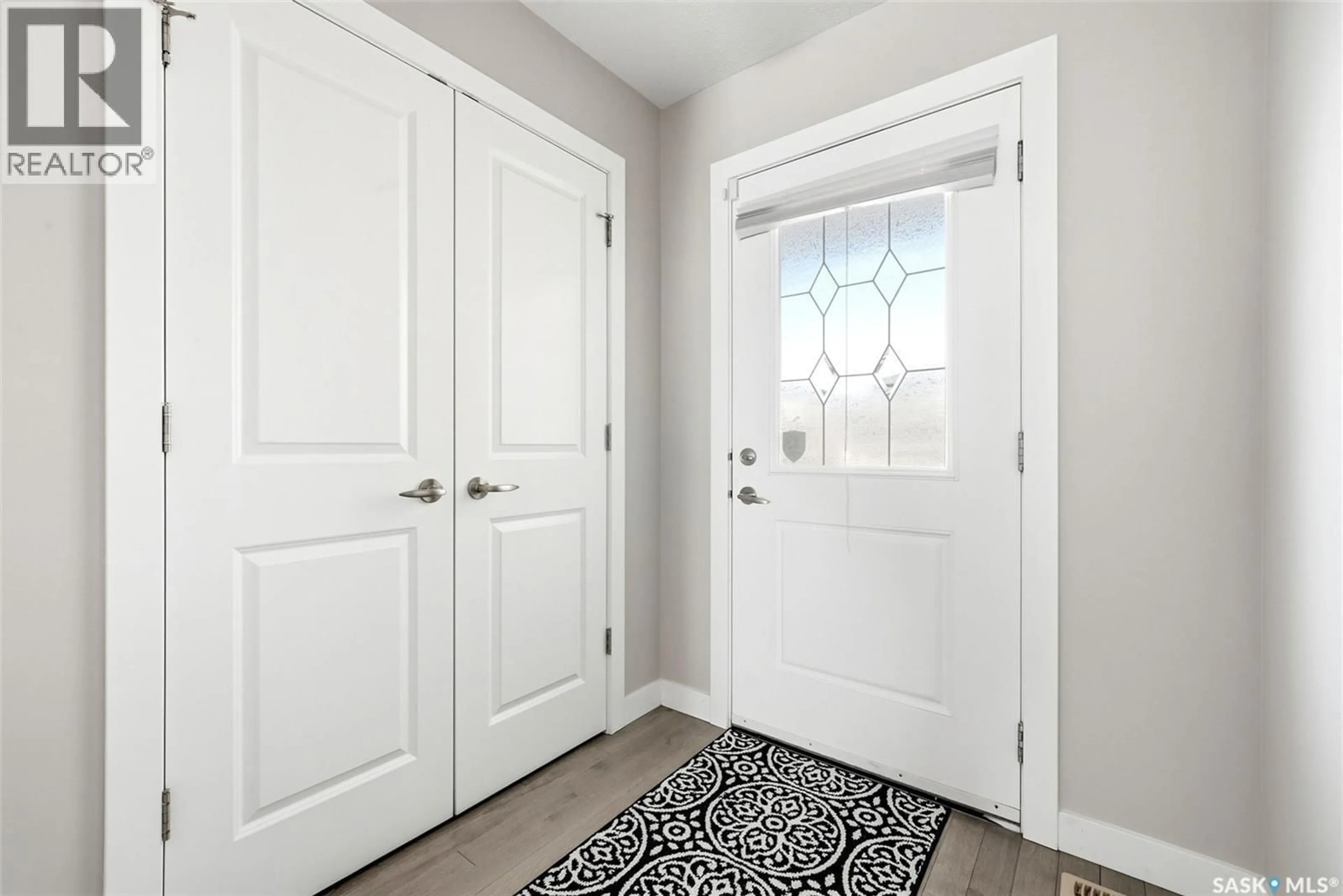 Indoor entryway for 8849 KESTRAL DRIVE, Regina Saskatchewan S4Y1H6