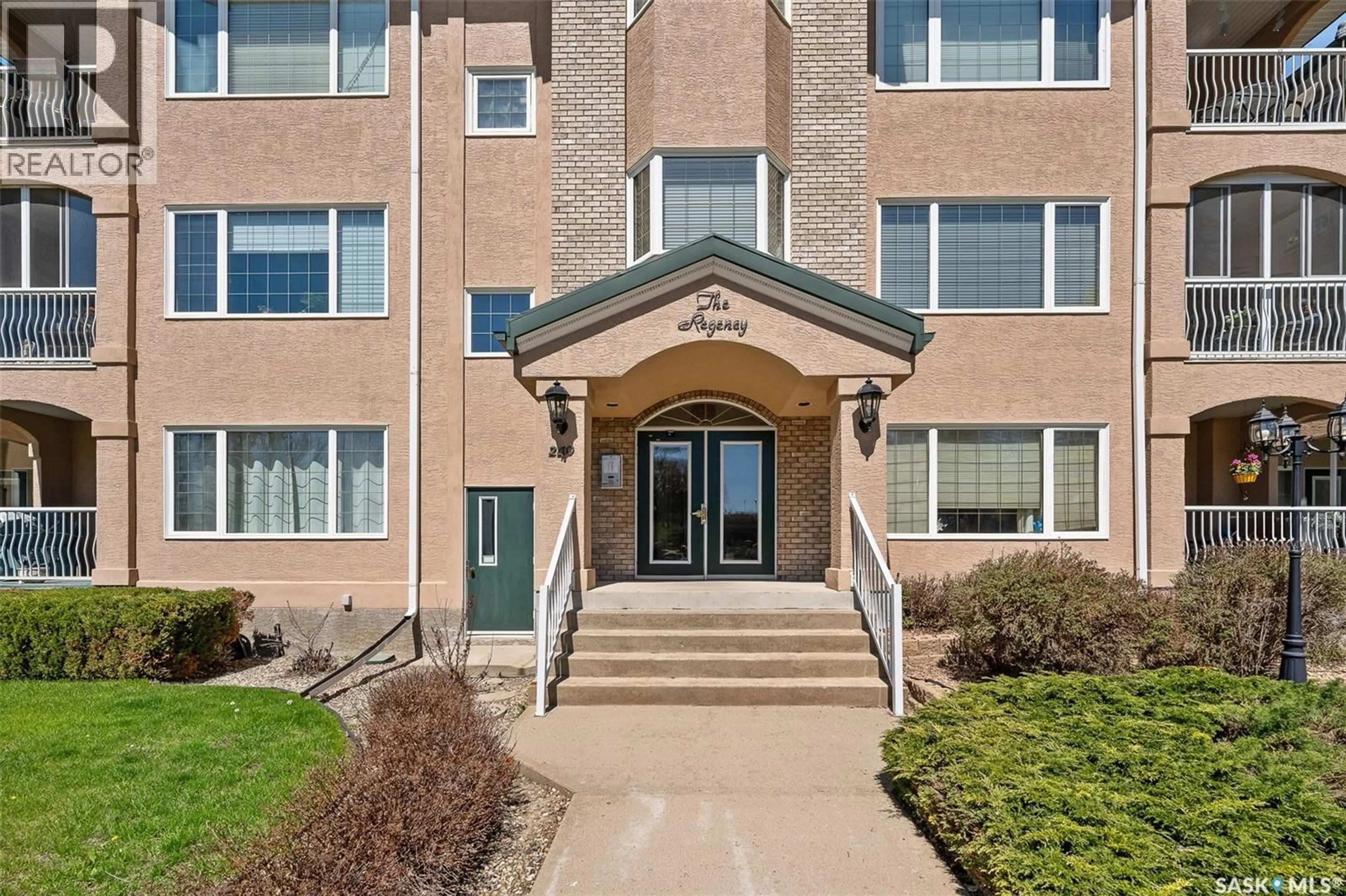 Indoor foyer for 105 - 240 ATHABASCA STREET, Moose Jaw Saskatchewan S6H0L5