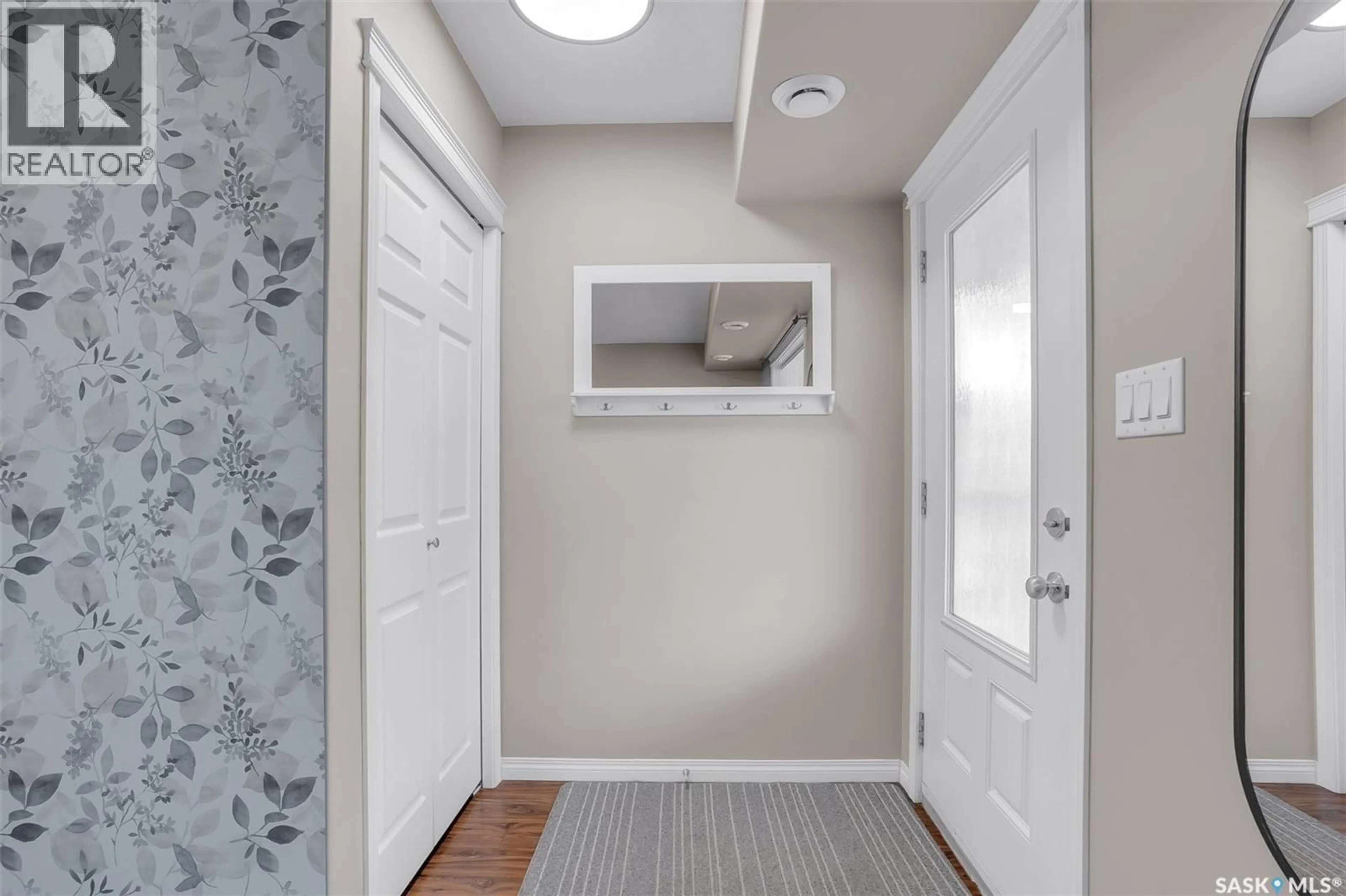 Indoor entryway for 128 125 WILLIS CRESCENT, Saskatoon Saskatchewan S7T0T1