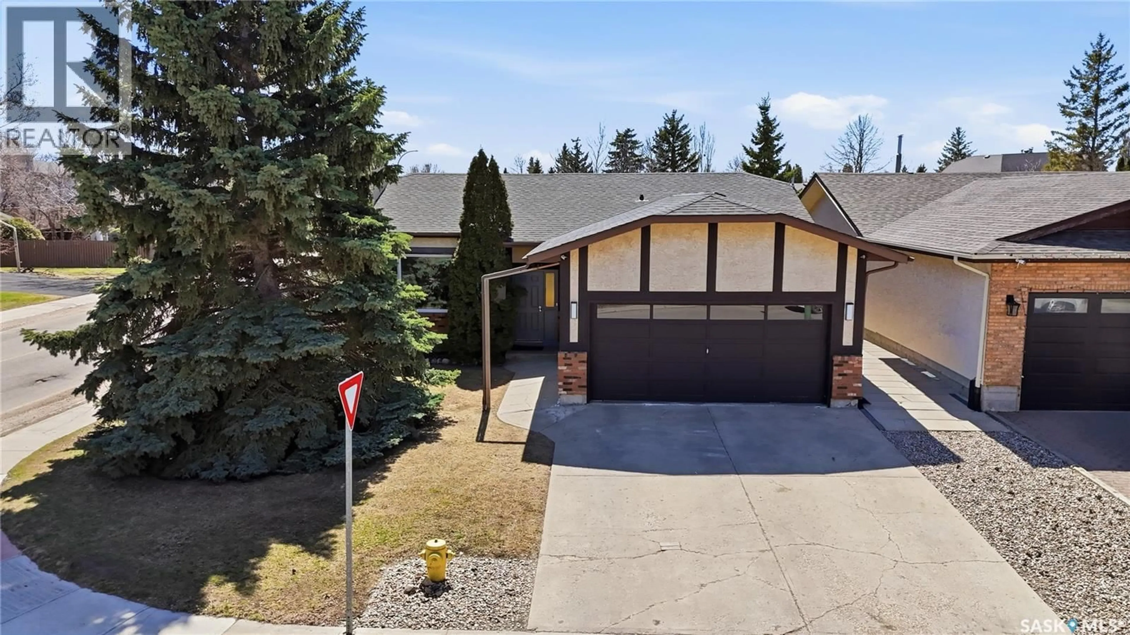 A pic from outside/outdoor area/front of a property/back of a property/a pic from drone, street for 6547 HIRD CRESCENT, Regina Saskatchewan S4X3Z6