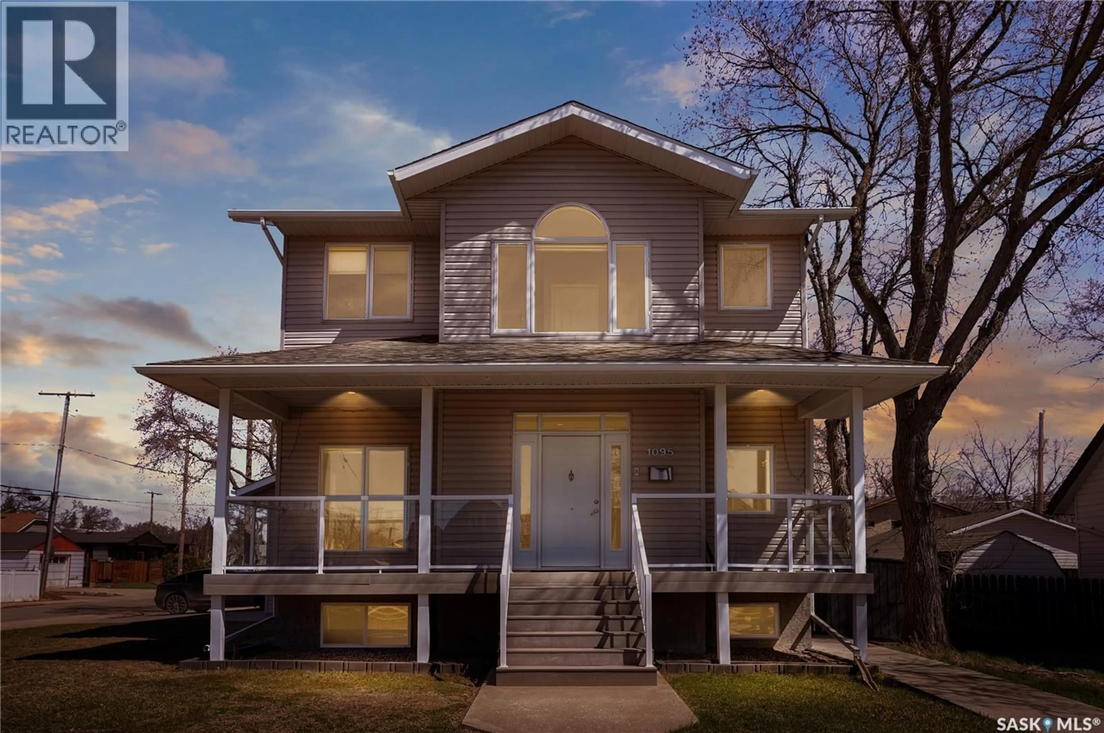 Home with vinyl exterior material, building for 1095 6TH AVENUE, Moose Jaw Saskatchewan S6H4A5