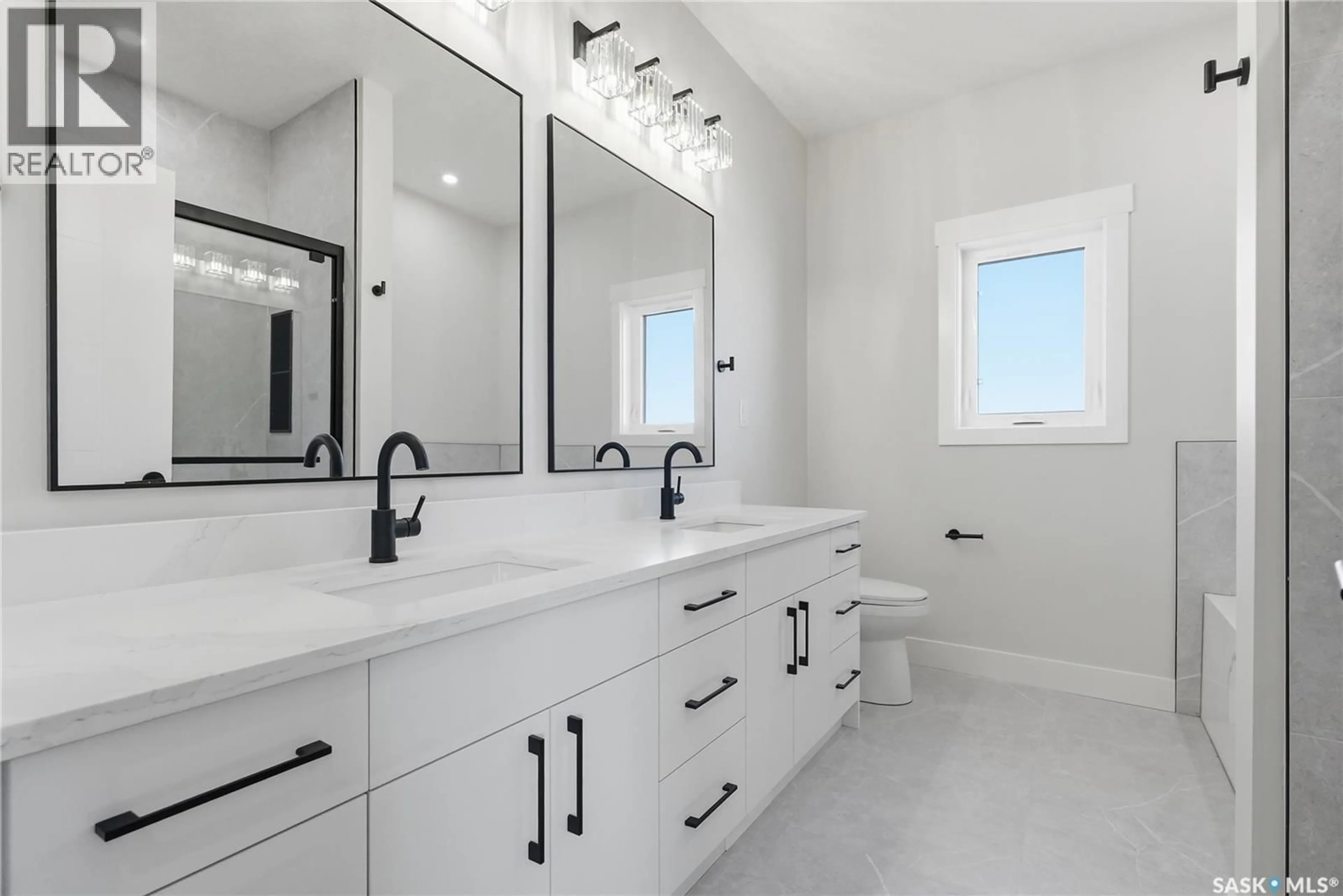 Contemporary bathroom, ceramic/tile floor for 816 BALLESTEROS CRESCENT, Warman Saskatchewan S0K4S3