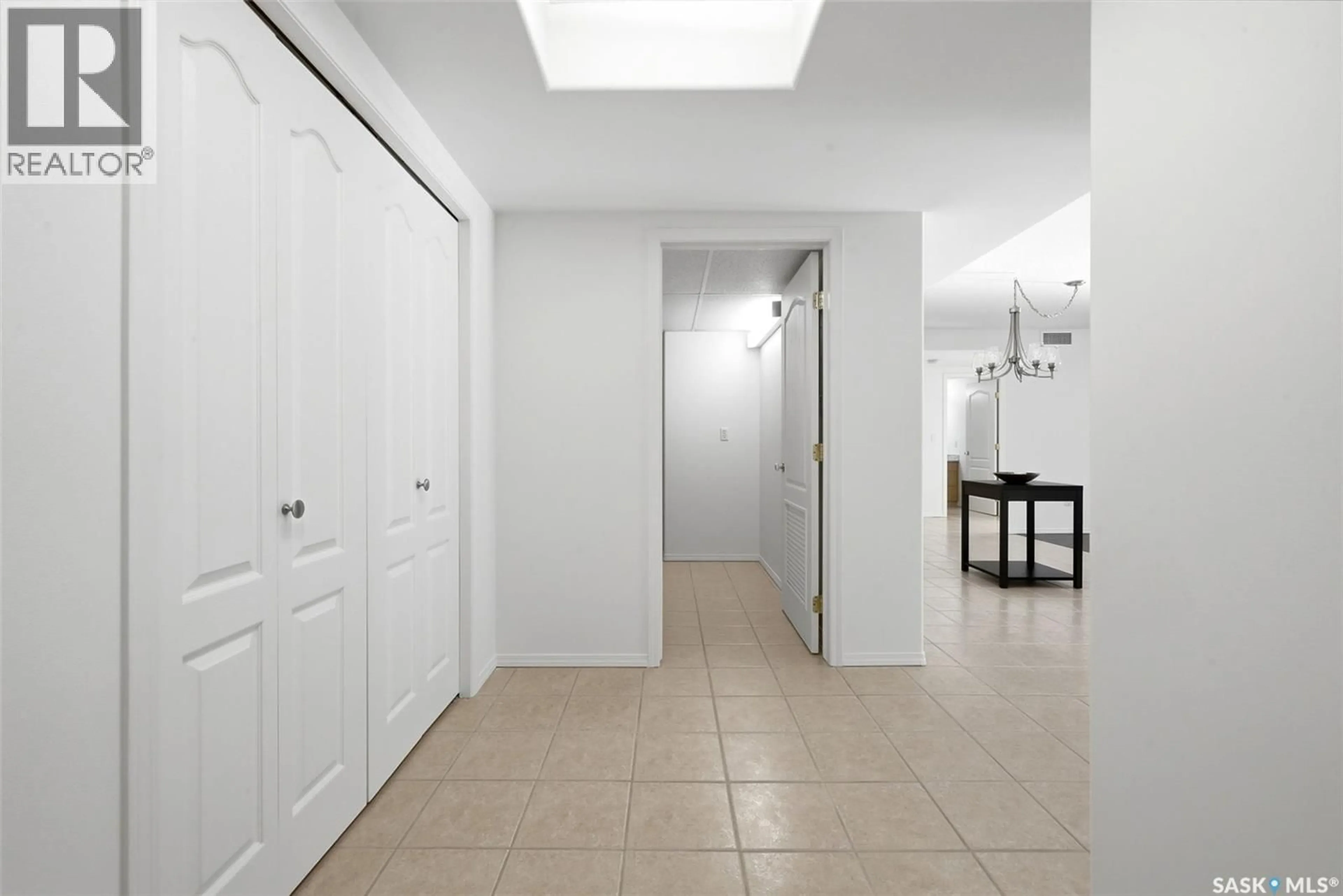 Indoor foyer for 226 2330 HAMILTON STREET, Regina Saskatchewan S4P4M4