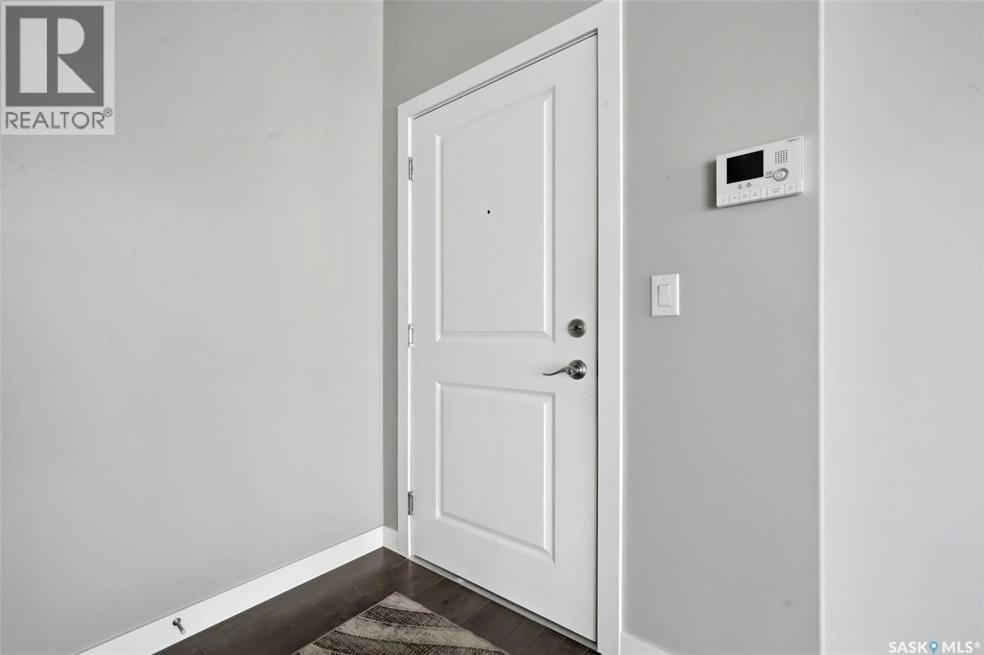 Indoor entryway for 305 - 1515 ANSON ROAD, Regina Saskatchewan S4P0E7