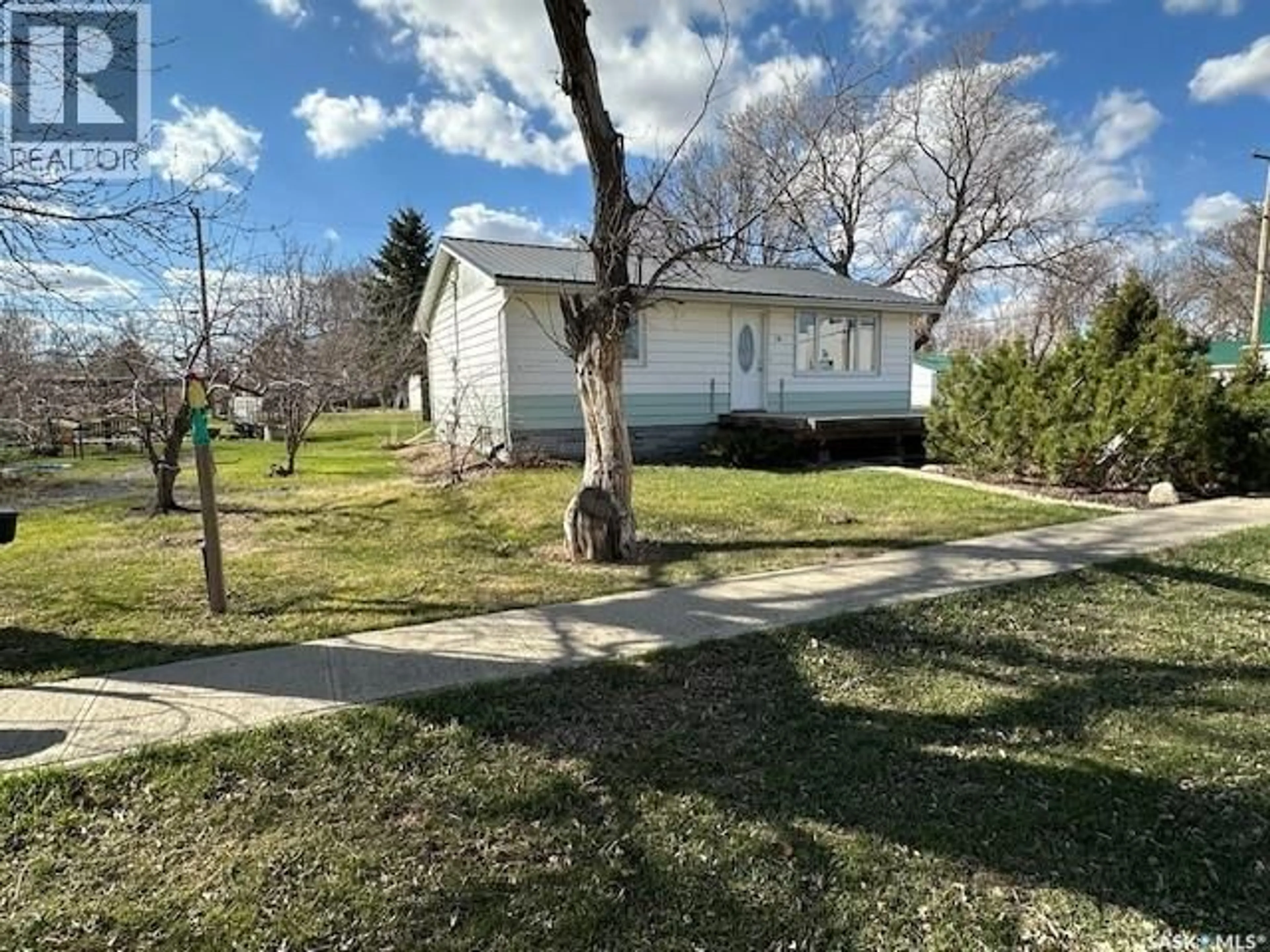 A pic from outside/outdoor area/front of a property/back of a property/a pic from drone, street for 16 MCCULLOCH STREET, Fillmore Saskatchewan S0G1N0