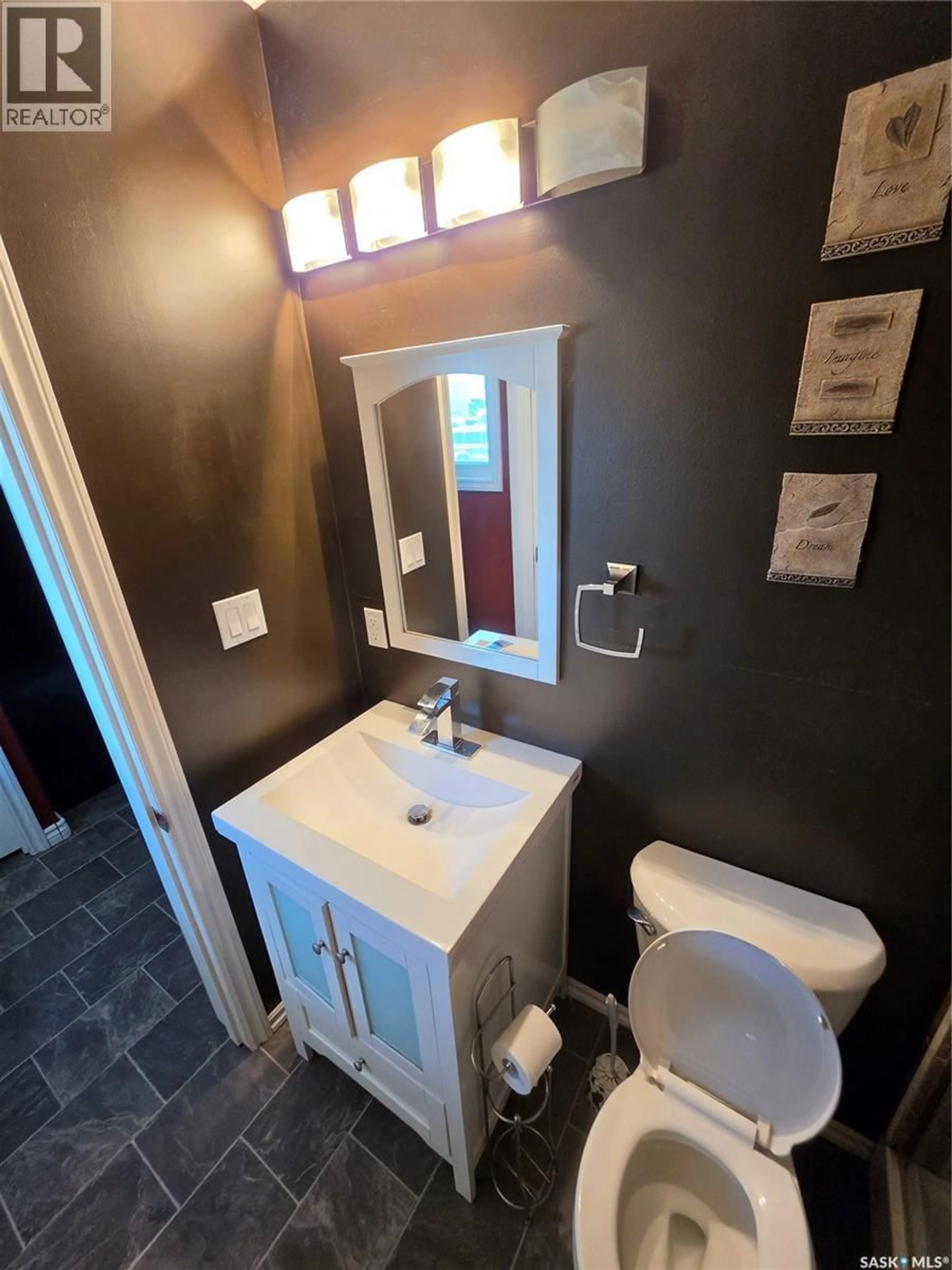 Standard bathroom, ceramic/tile floor for 725 2ND AVENUE, Raymore Saskatchewan S0A3J0