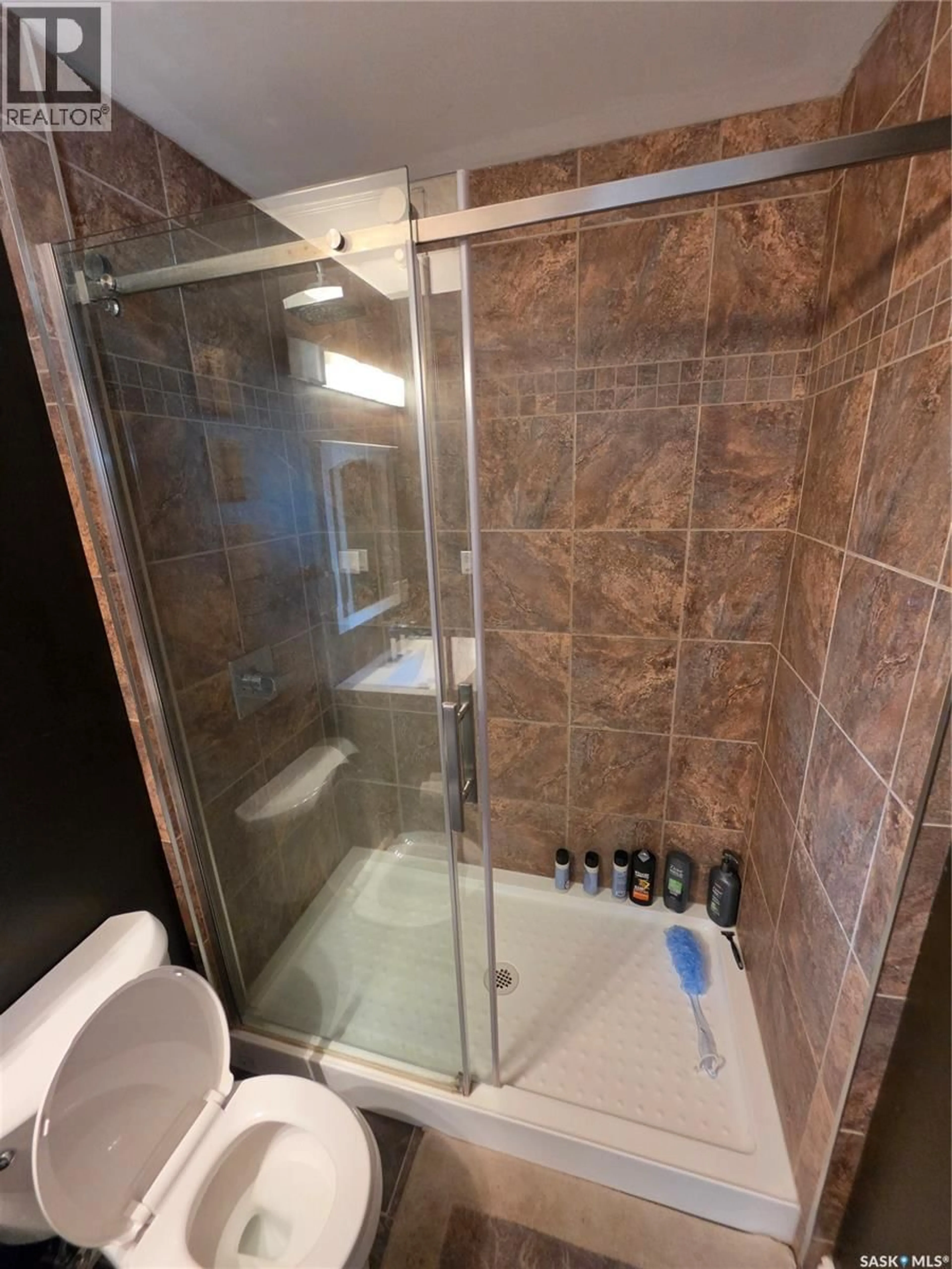Standard bathroom, ceramic/tile floor for 725 2ND AVENUE, Raymore Saskatchewan S0A3J0