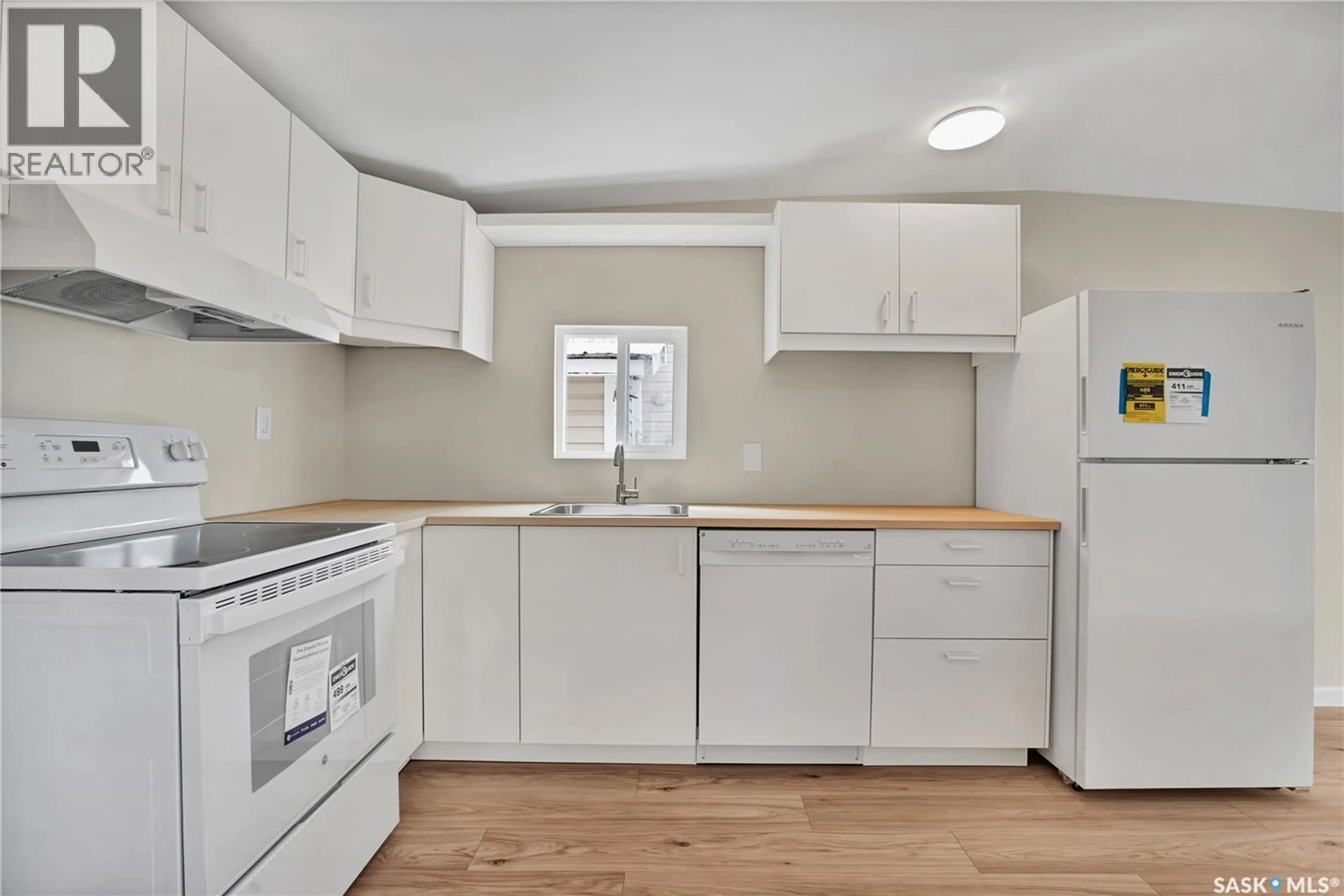 Standard kitchen, unknown for 7 321 DUNLOP STREET, Saskatoon Saskatchewan S7N2P7