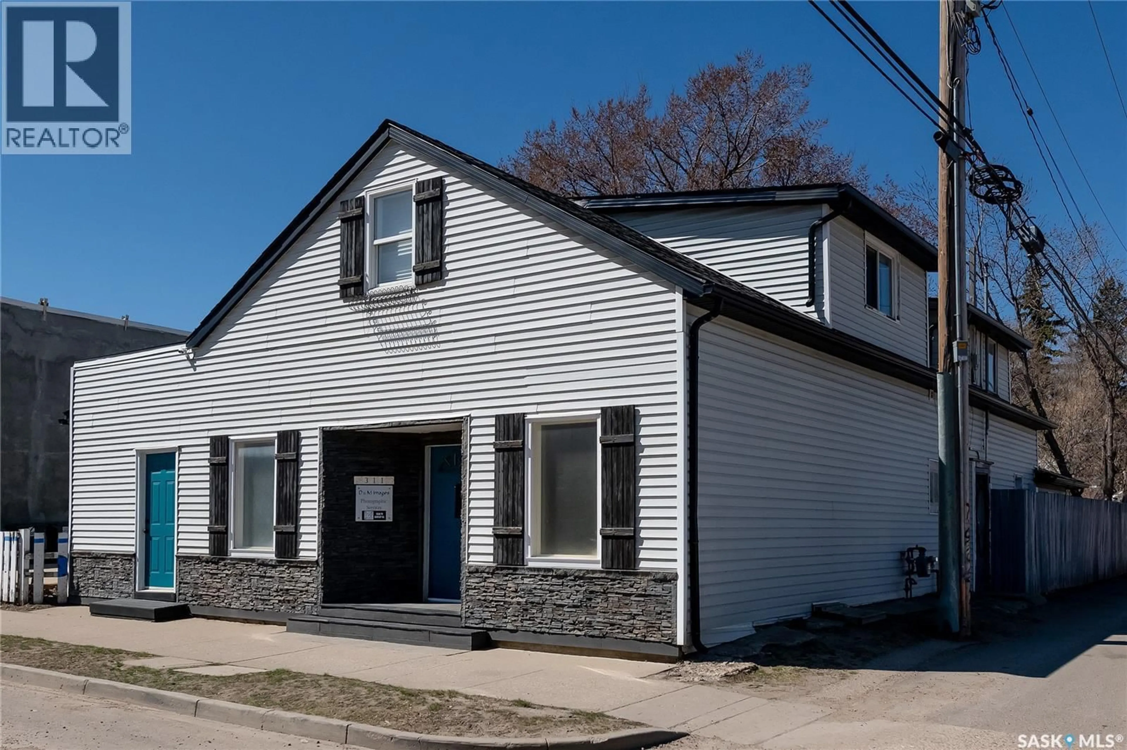 Home with vinyl exterior material, building for 311 F AVENUE, Saskatoon Saskatchewan S7M1T7