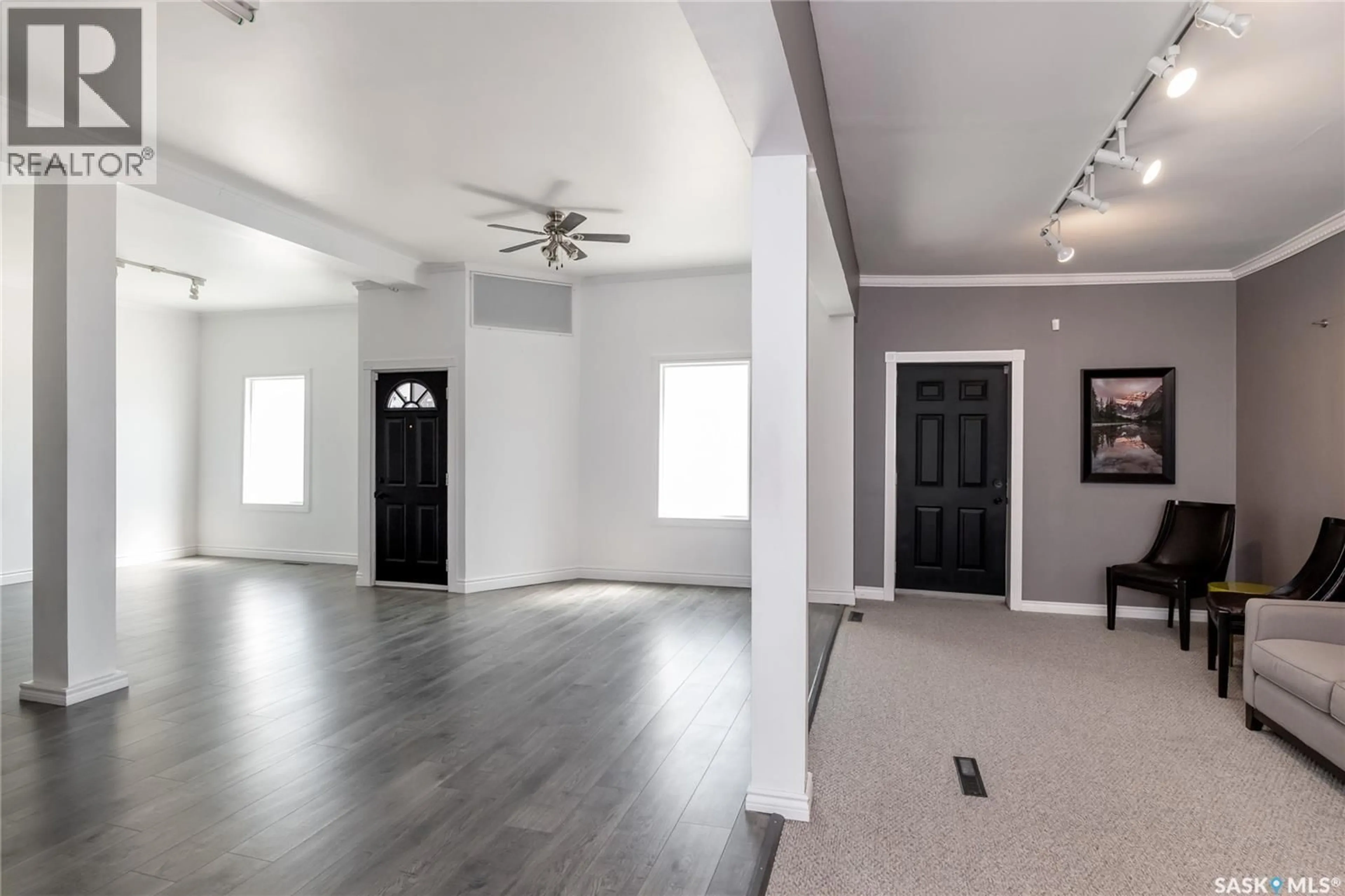 Indoor entryway for 311 F AVENUE, Saskatoon Saskatchewan S7M1T7