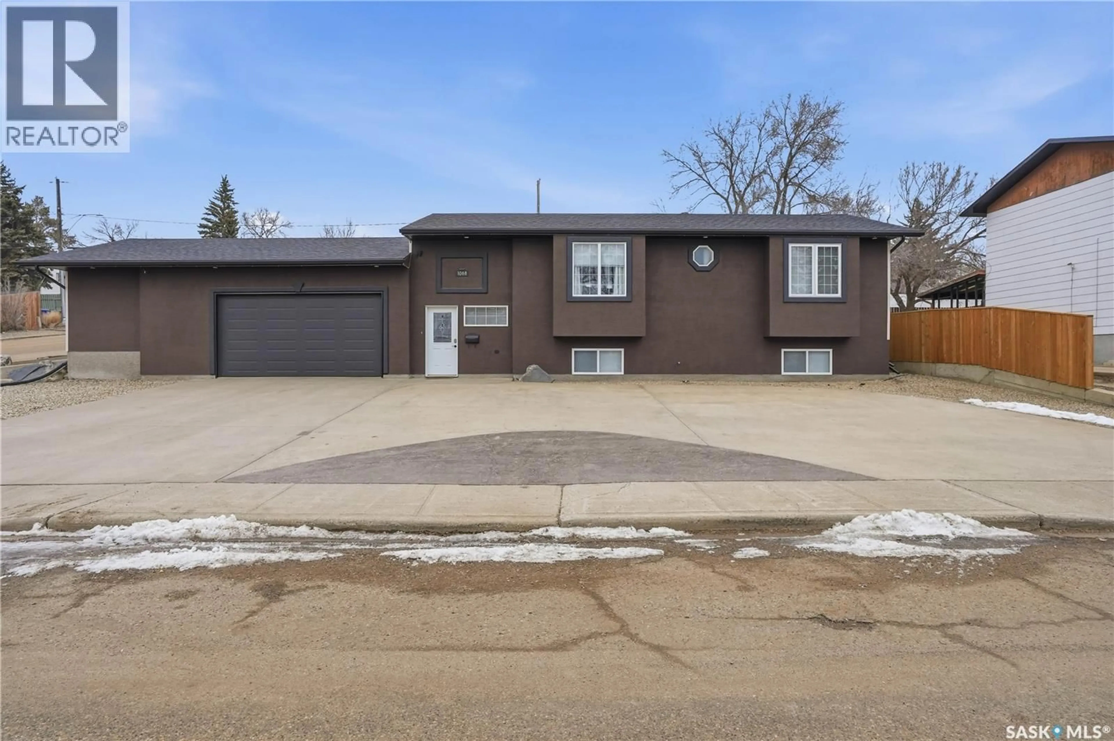 Unknown for 1068 ATHABASCA STREET, Moose Jaw Saskatchewan S6H2E6