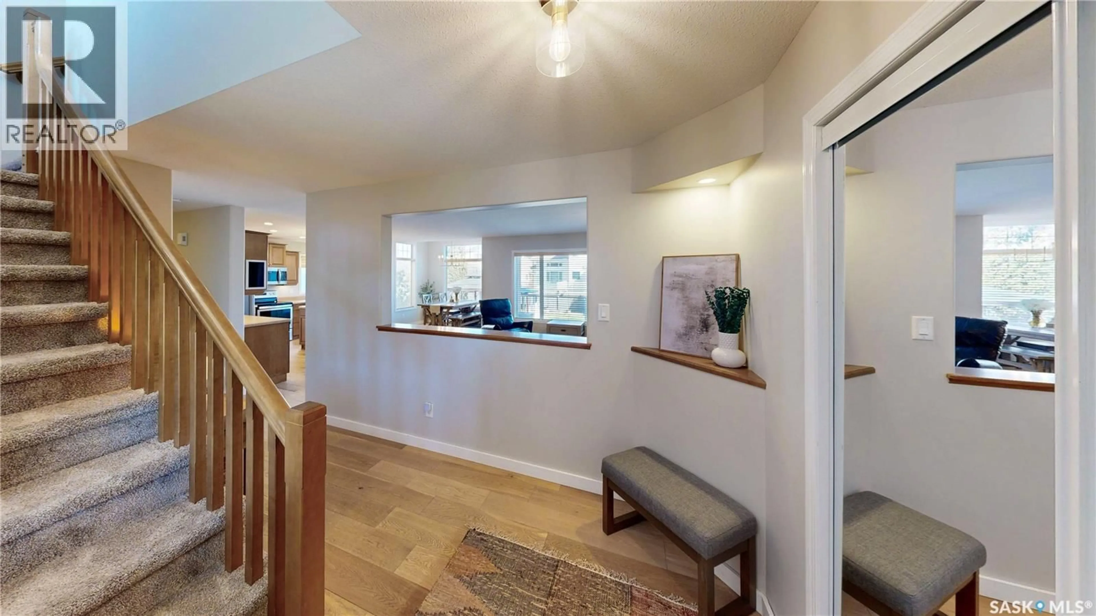 Indoor entryway for 7014 WASCANA COVE DRIVE, Regina Saskatchewan S4V3E9
