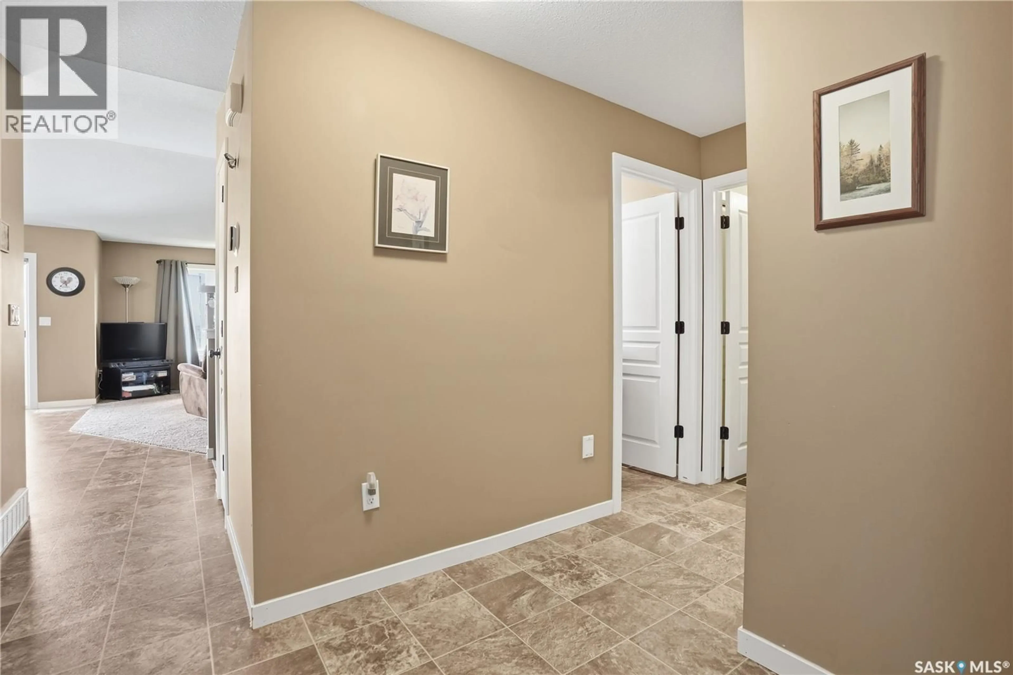Indoor entryway for 4101 - 19 PRESTON CRESCENT, Regina Saskatchewan S4X0G3