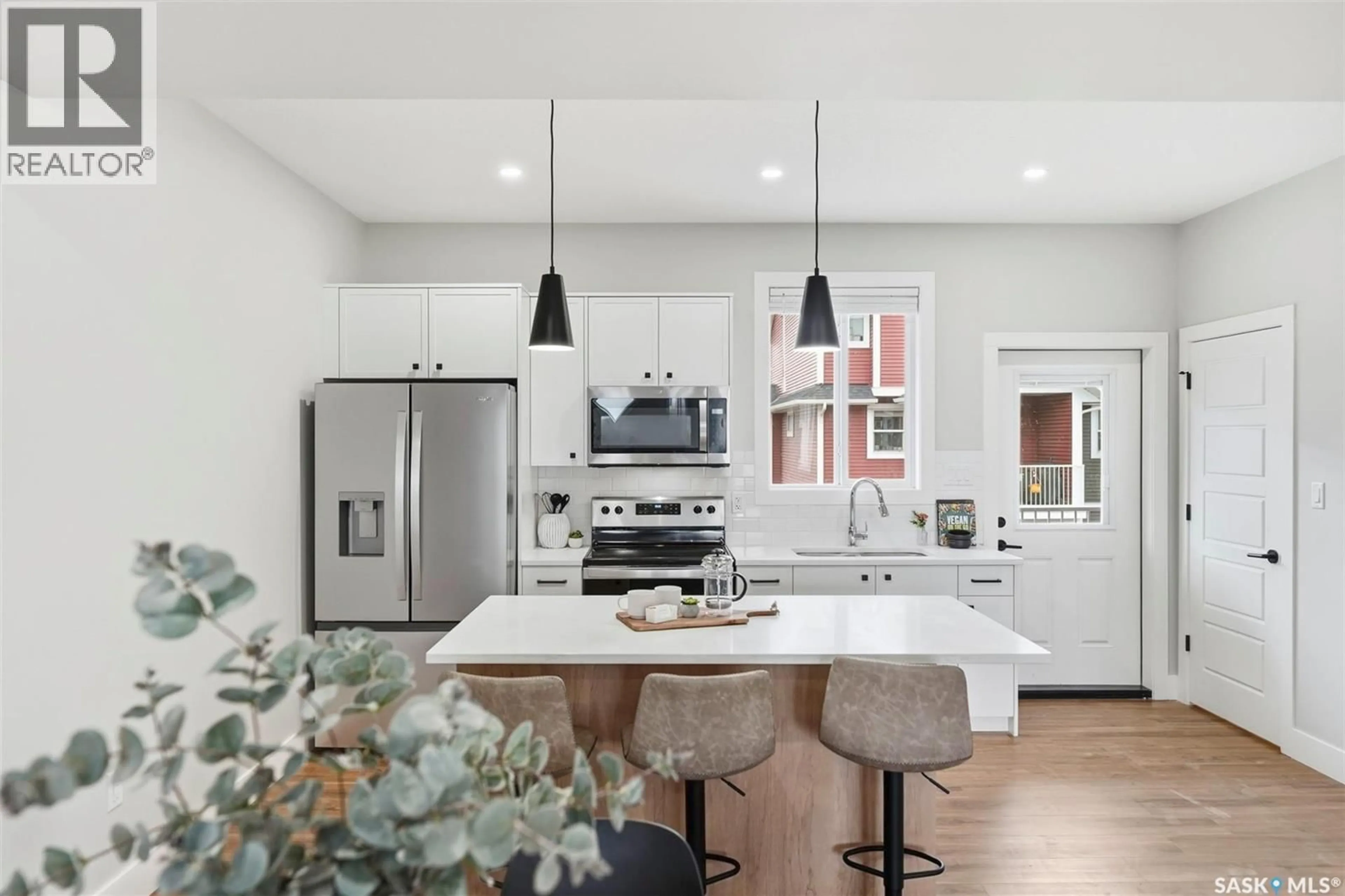 Open concept kitchen, ceramic/tile floor for 129 3220 11TH STREET, Saskatoon Saskatchewan S7M5M4
