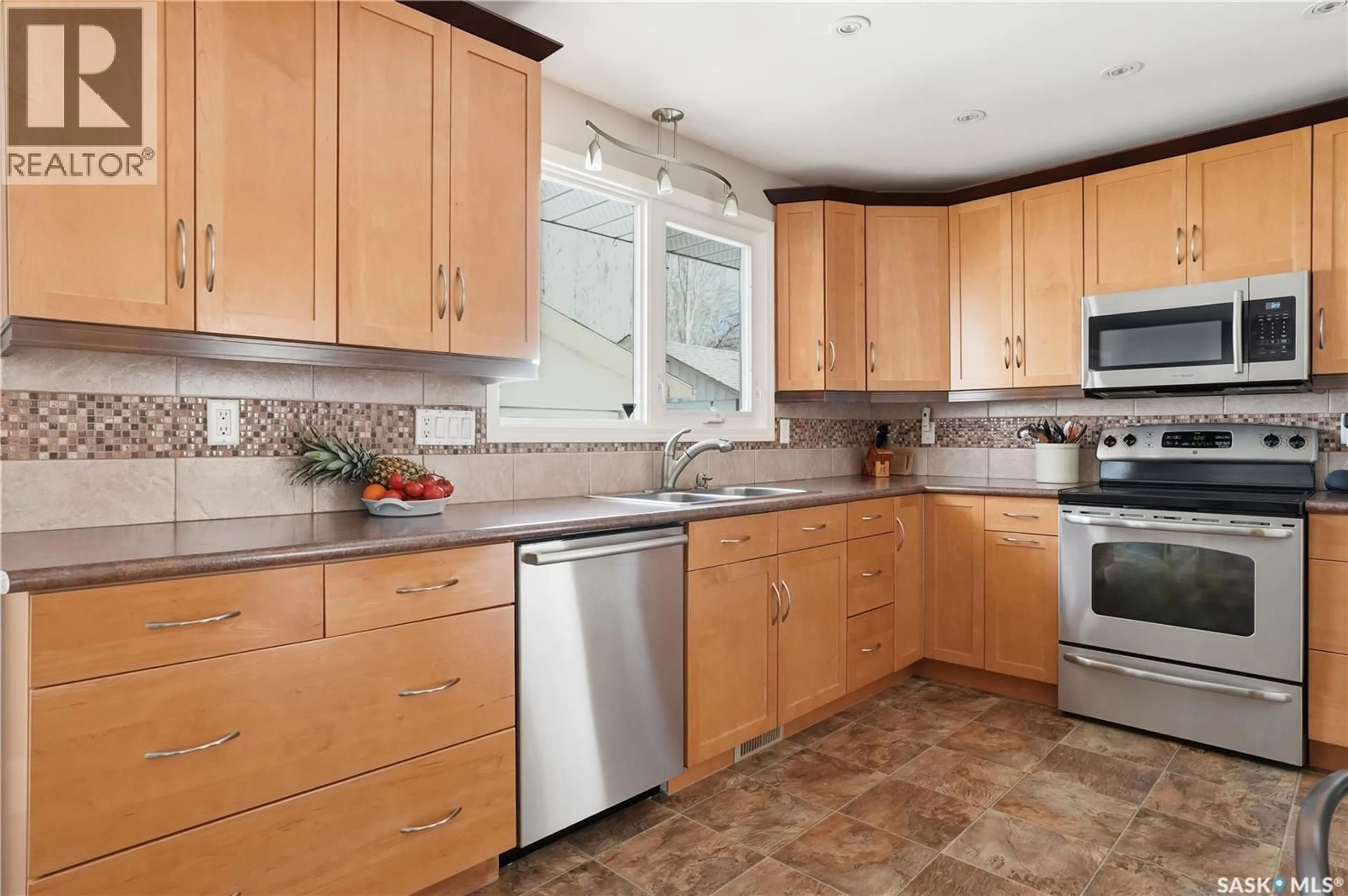 Standard kitchen, unknown for 11 NORWOOD CRESCENT, Regina Saskatchewan S4R0A2