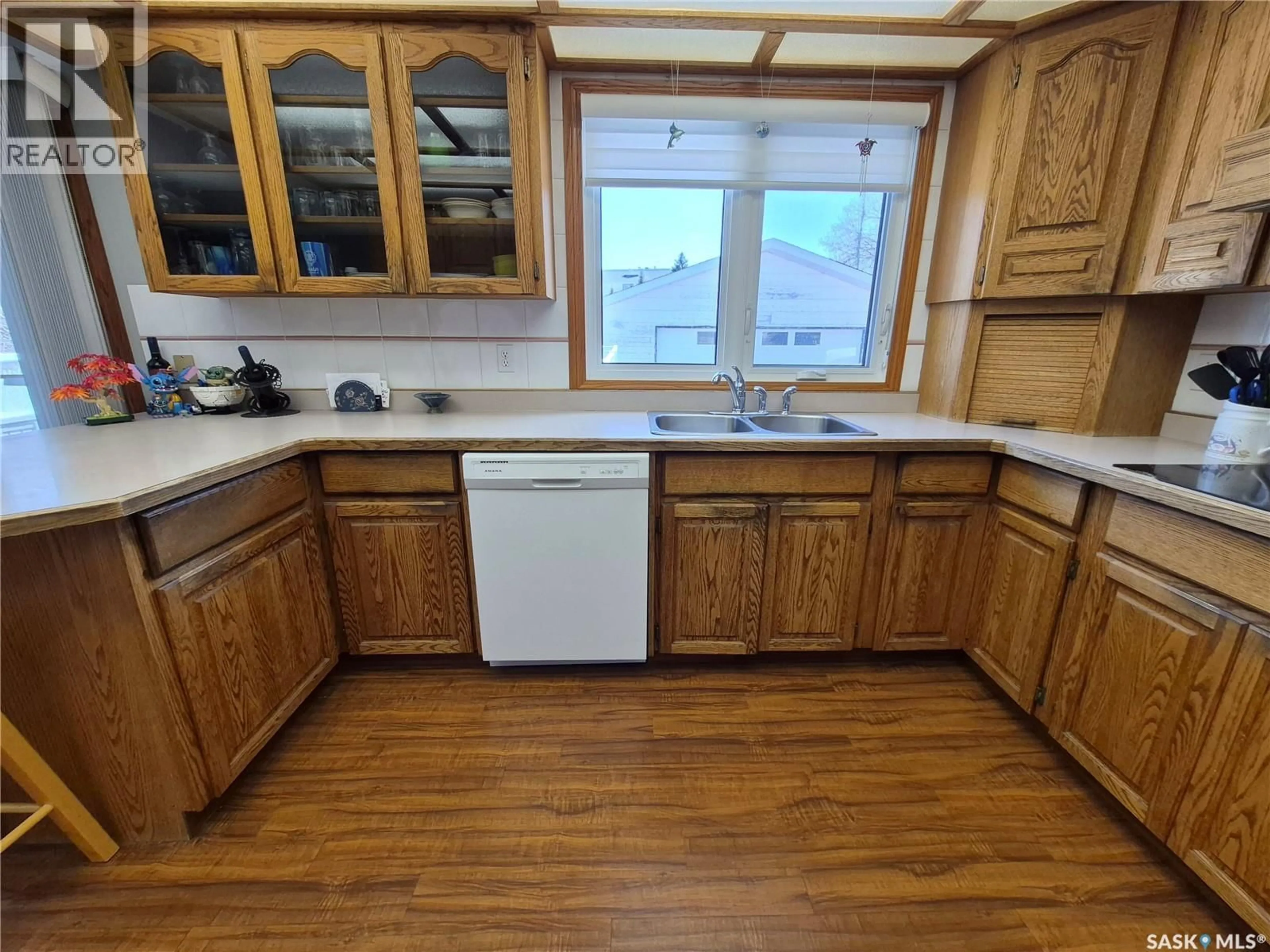 Standard kitchen, wood/laminate floor for 246 BATTLEFORD TRAIL, Swift Current Saskatchewan S9H4J5