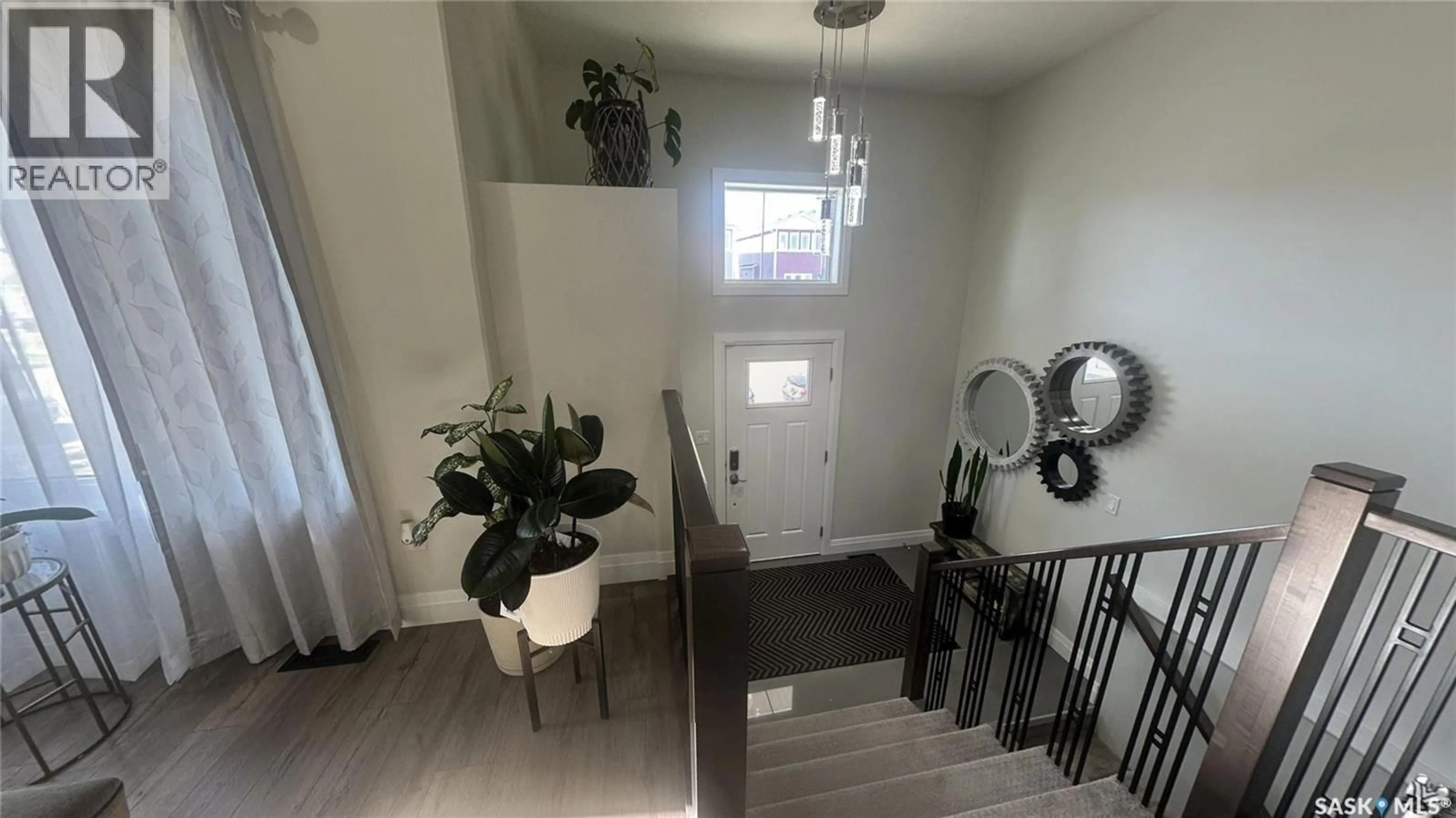 Indoor entryway for 2031 KENSINGTON ROAD, Saskatoon Saskatchewan S7L6P5
