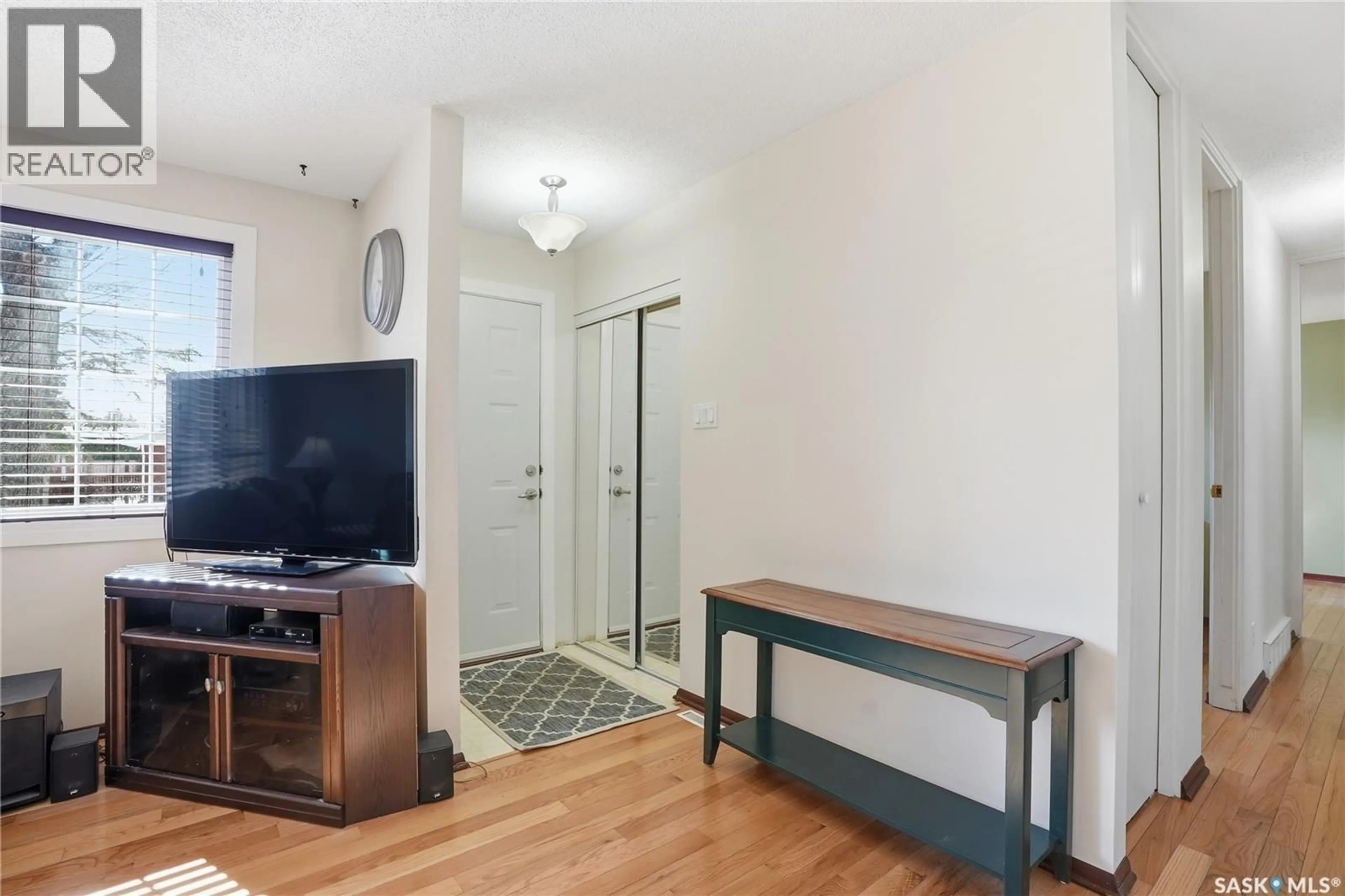 Indoor entryway for 2 HARDY CRESCENT, Saskatoon Saskatchewan S7H3E7