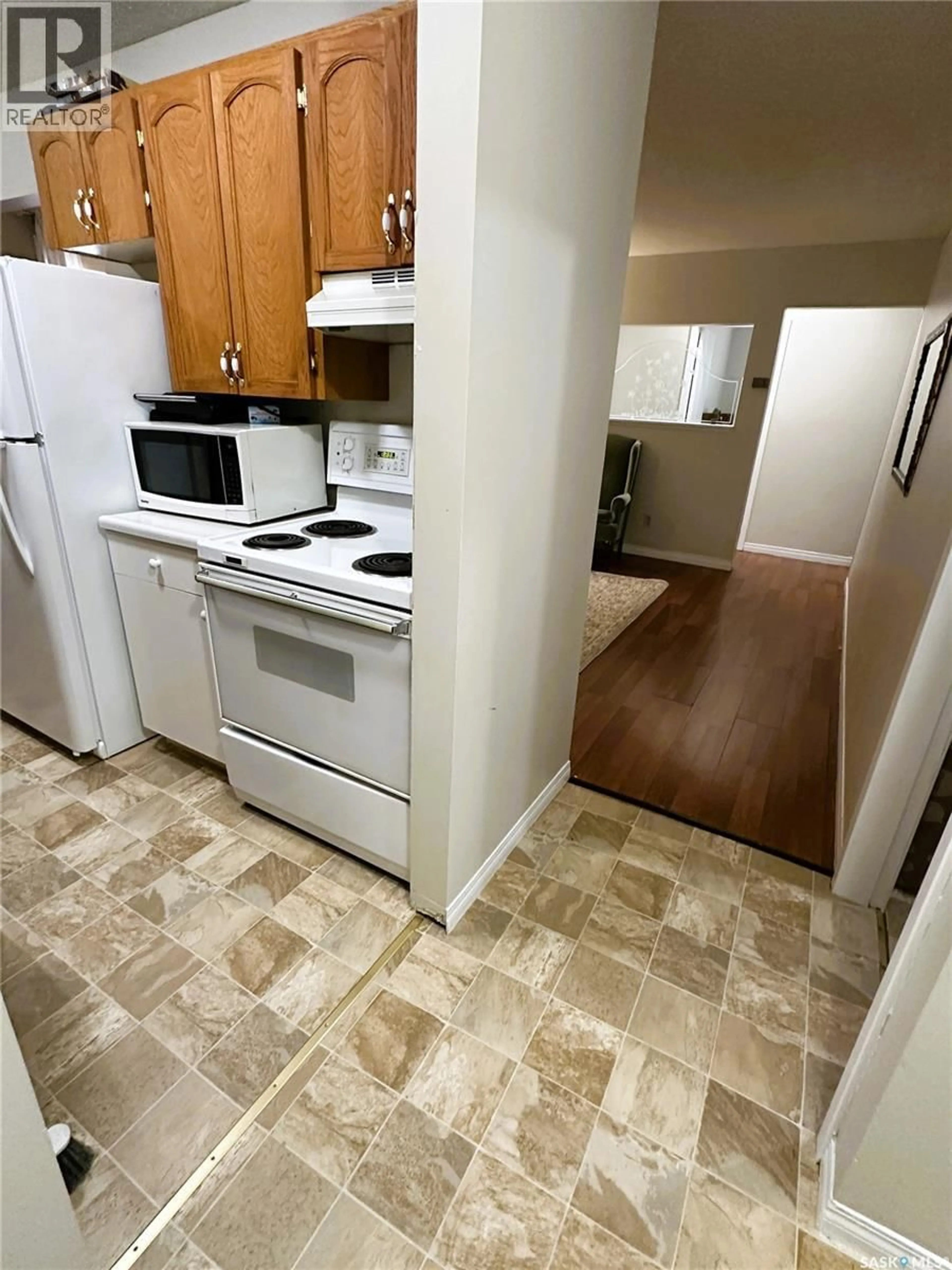 Standard kitchen, unknown for 19 26 SHAW STREET, Regina Saskatchewan S4R3M4