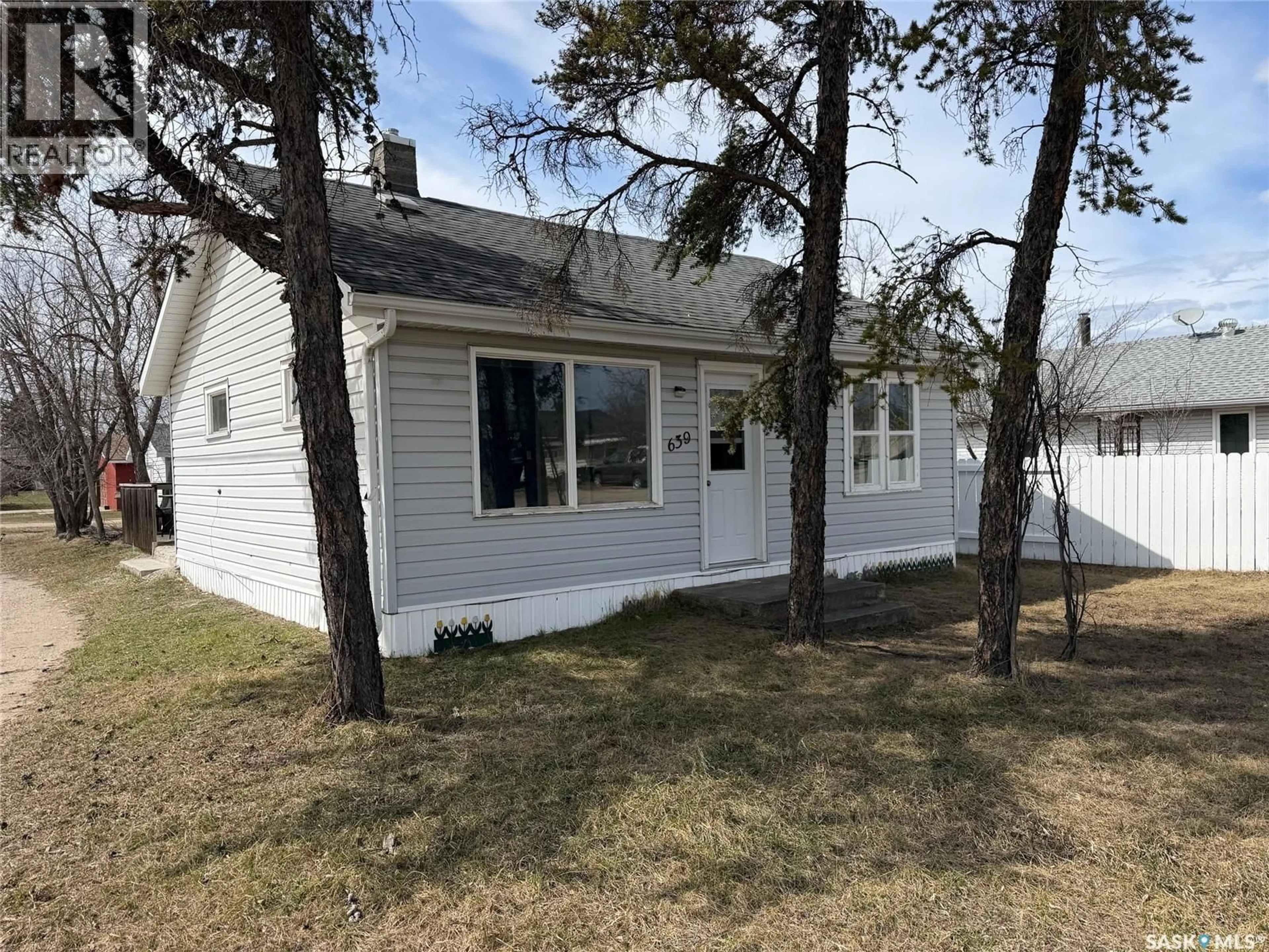 Home with vinyl exterior material, water/lake/river/ocean view for 639 ALBERT STREET, Hudson Bay Saskatchewan S0E0Y0