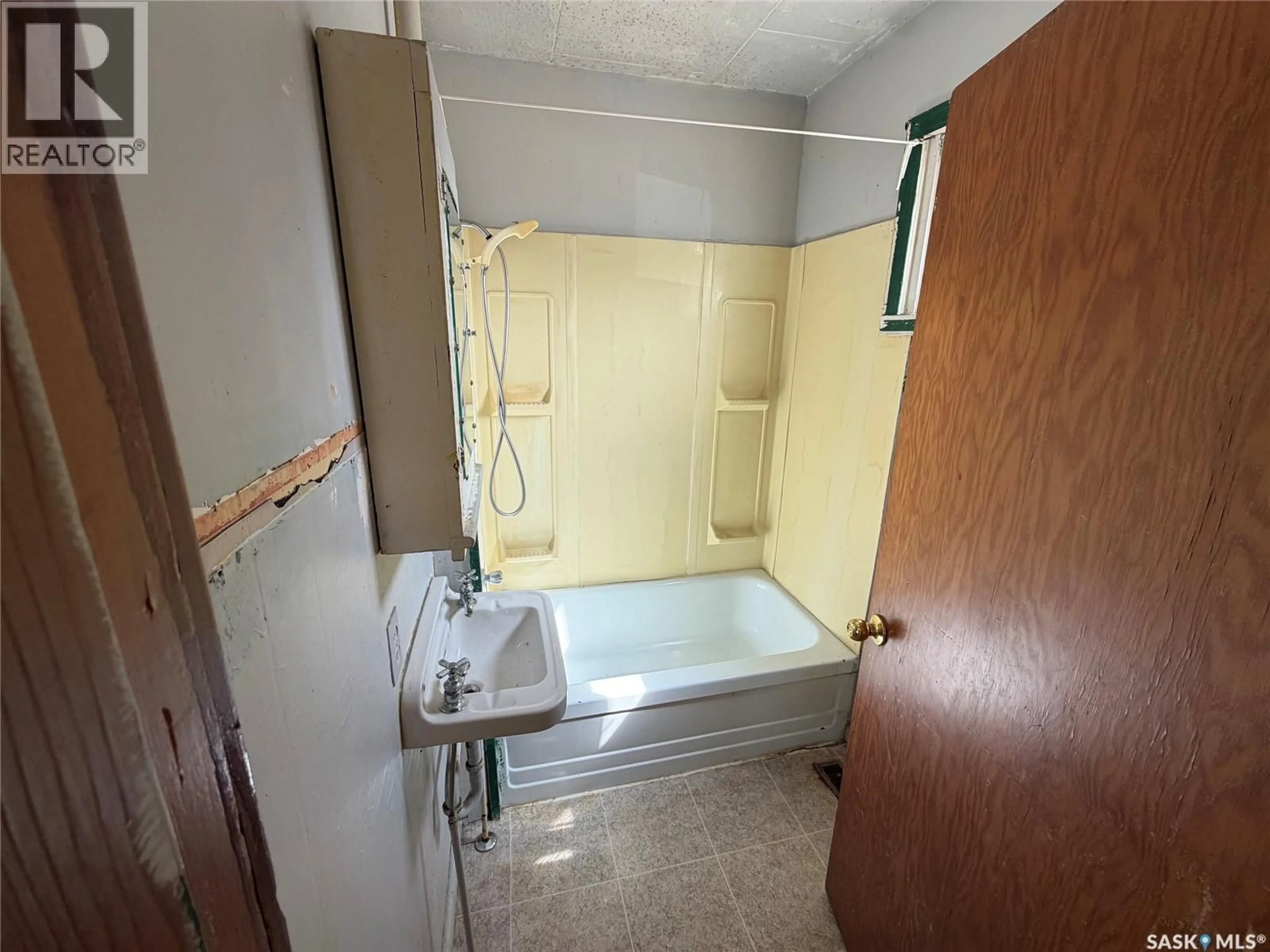 Standard bathroom, floor is not visible for 639 ALBERT STREET, Hudson Bay Saskatchewan S0E0Y0