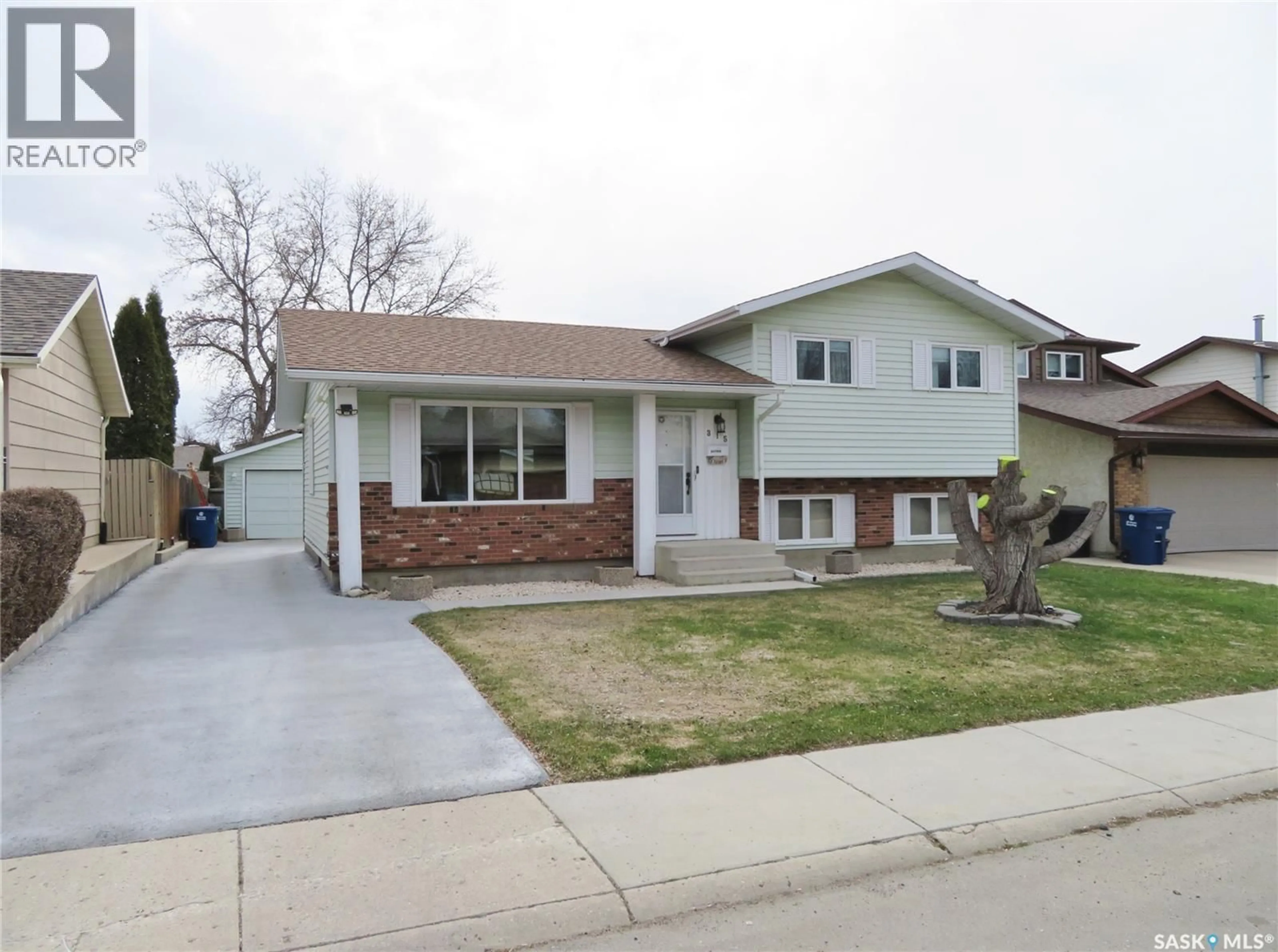 Home with vinyl exterior material, street for 315 BENESH CRESCENT, Saskatoon Saskatchewan S7K6P1