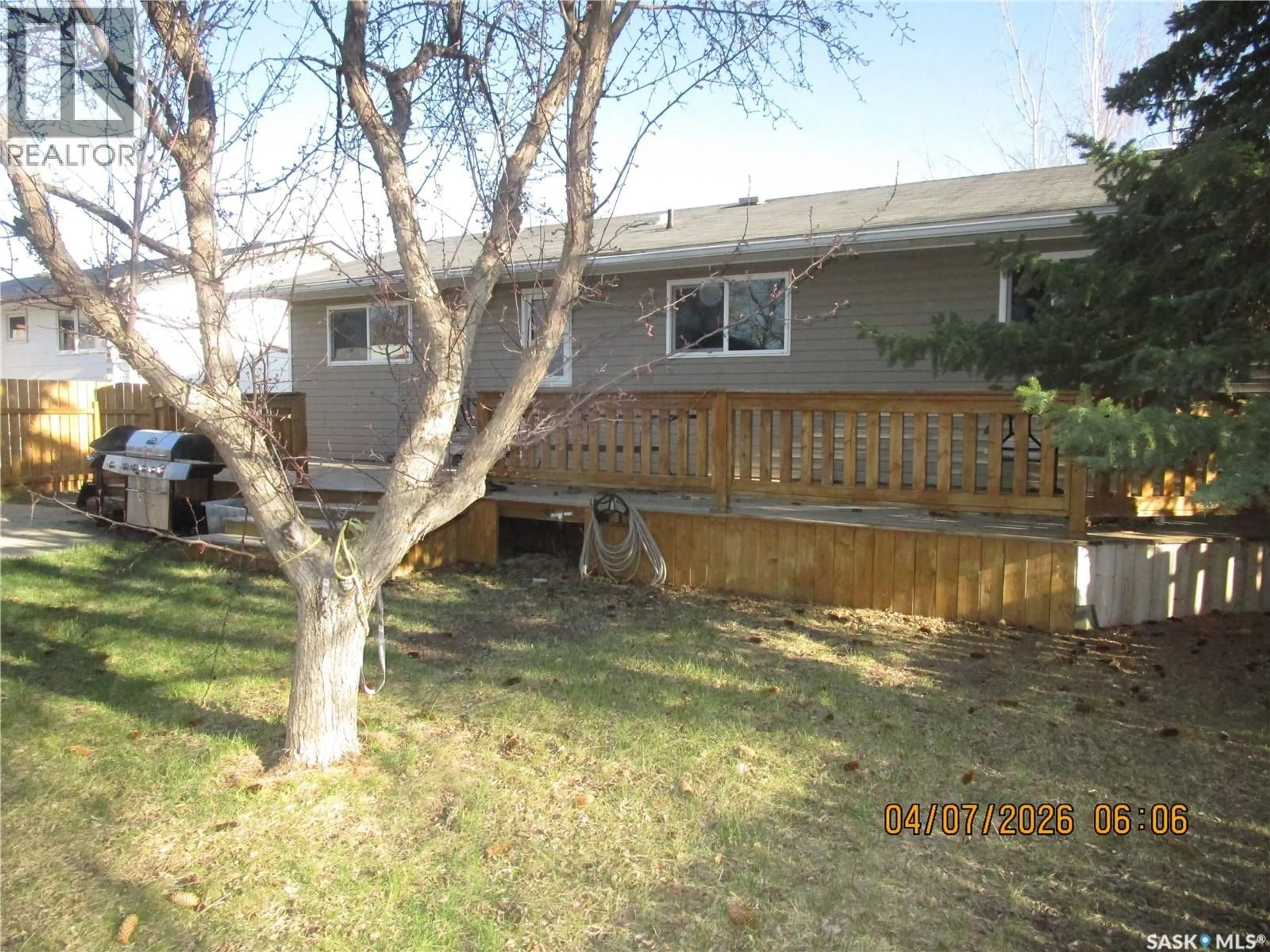 Patio, street for 222 WESTVIEW DRIVE, Coronach Saskatchewan S0H0Z0