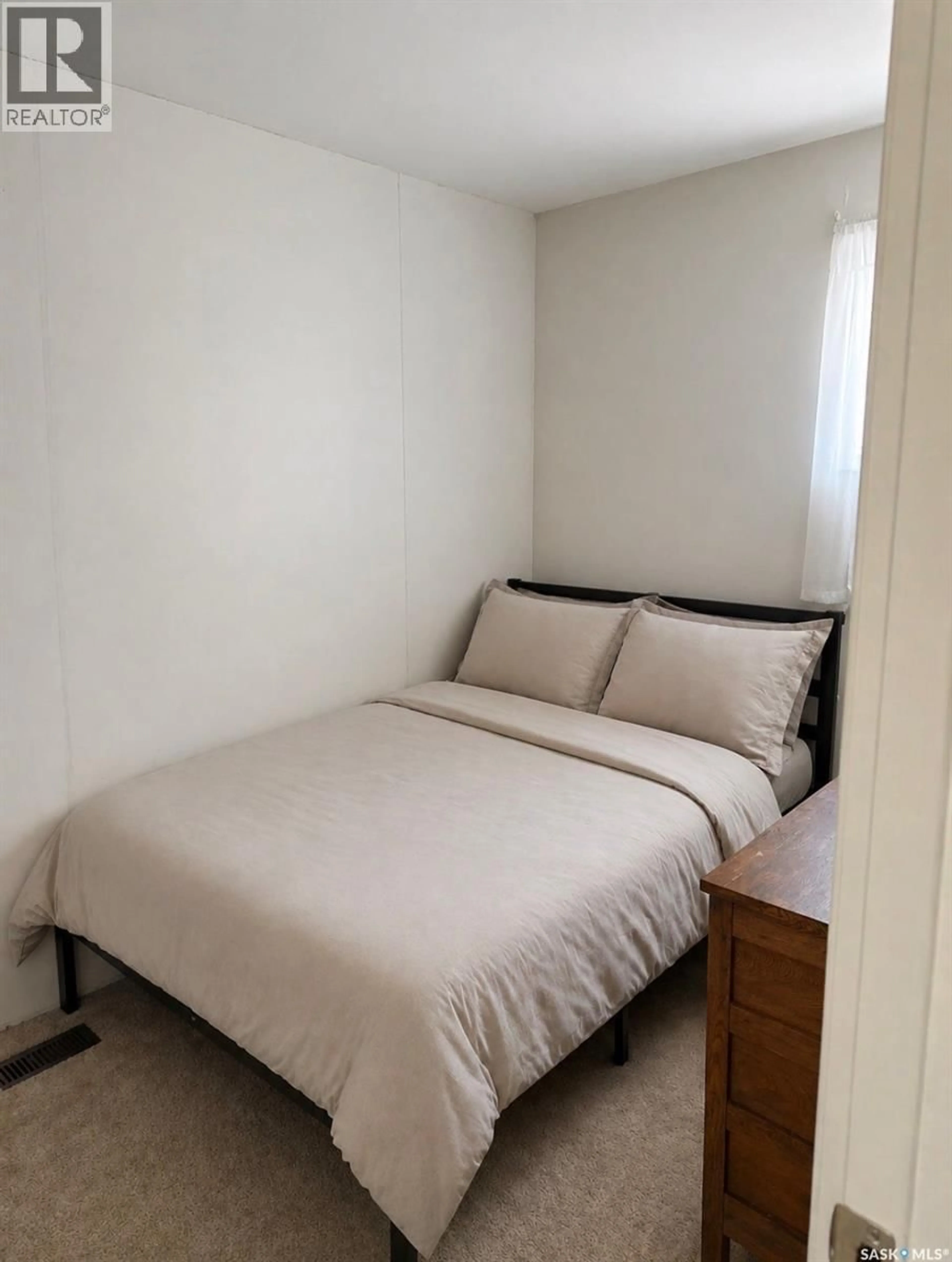 A pic of a room for 731 1ST STREET, Weekes Saskatchewan S0E1V0