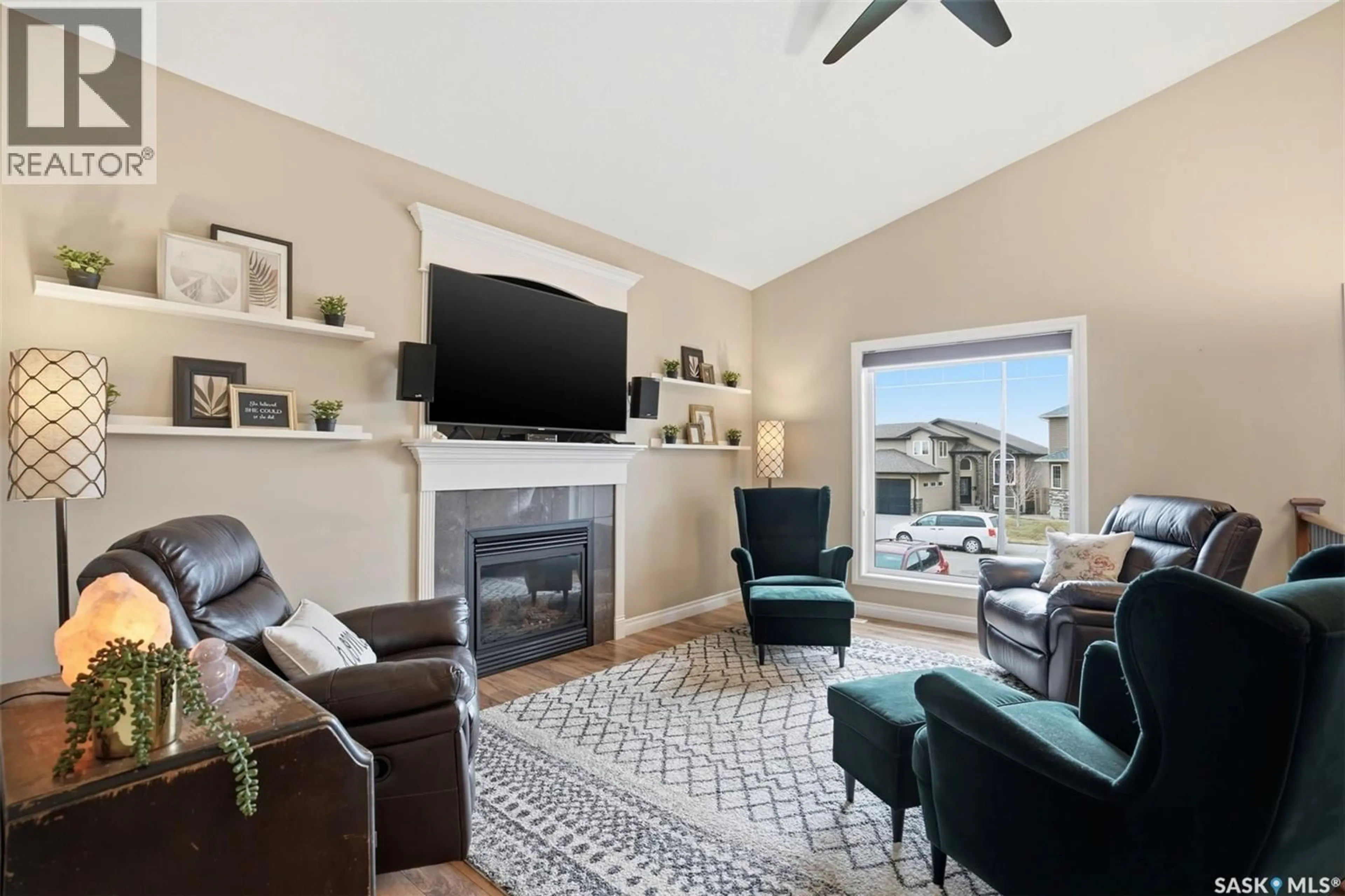 Living room with furniture, unknown for 139 PULLES CRESCENT, Saskatoon Saskatchewan S7R0B4